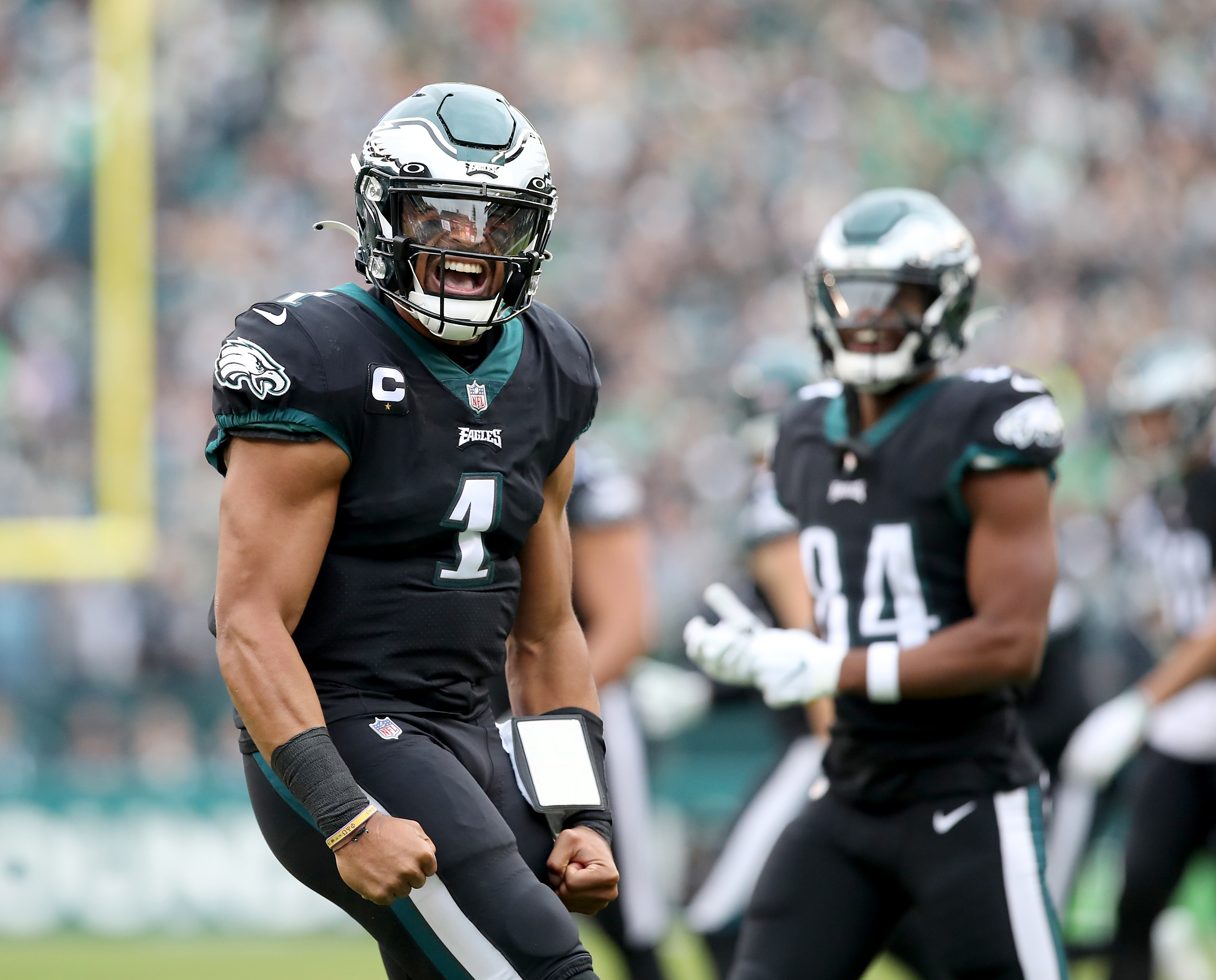 Jalen Hurts runs for 3 scores, Eagles beat Saints 40-29