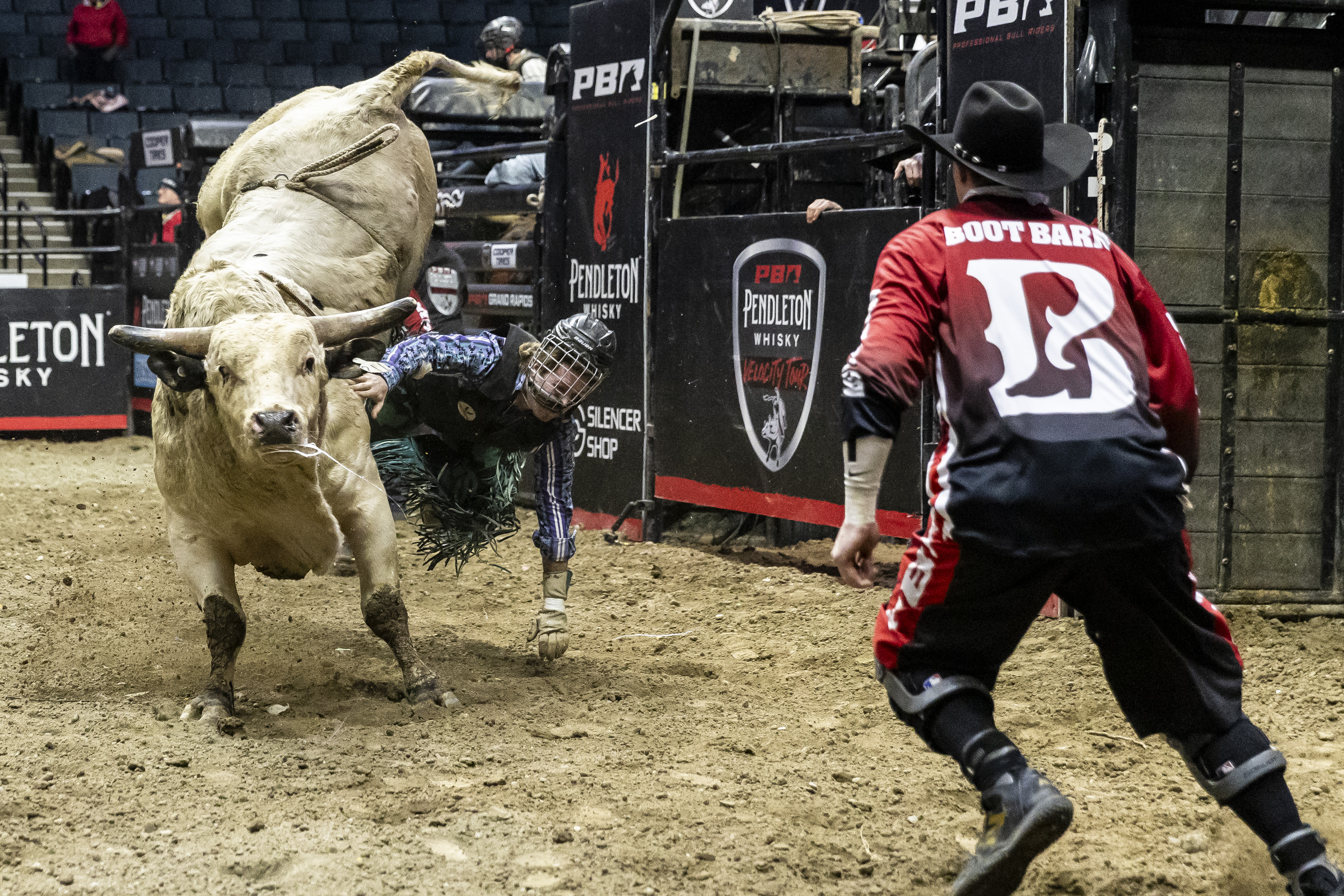 World’s best bull riders compete in Grand Rapids - mlive.com