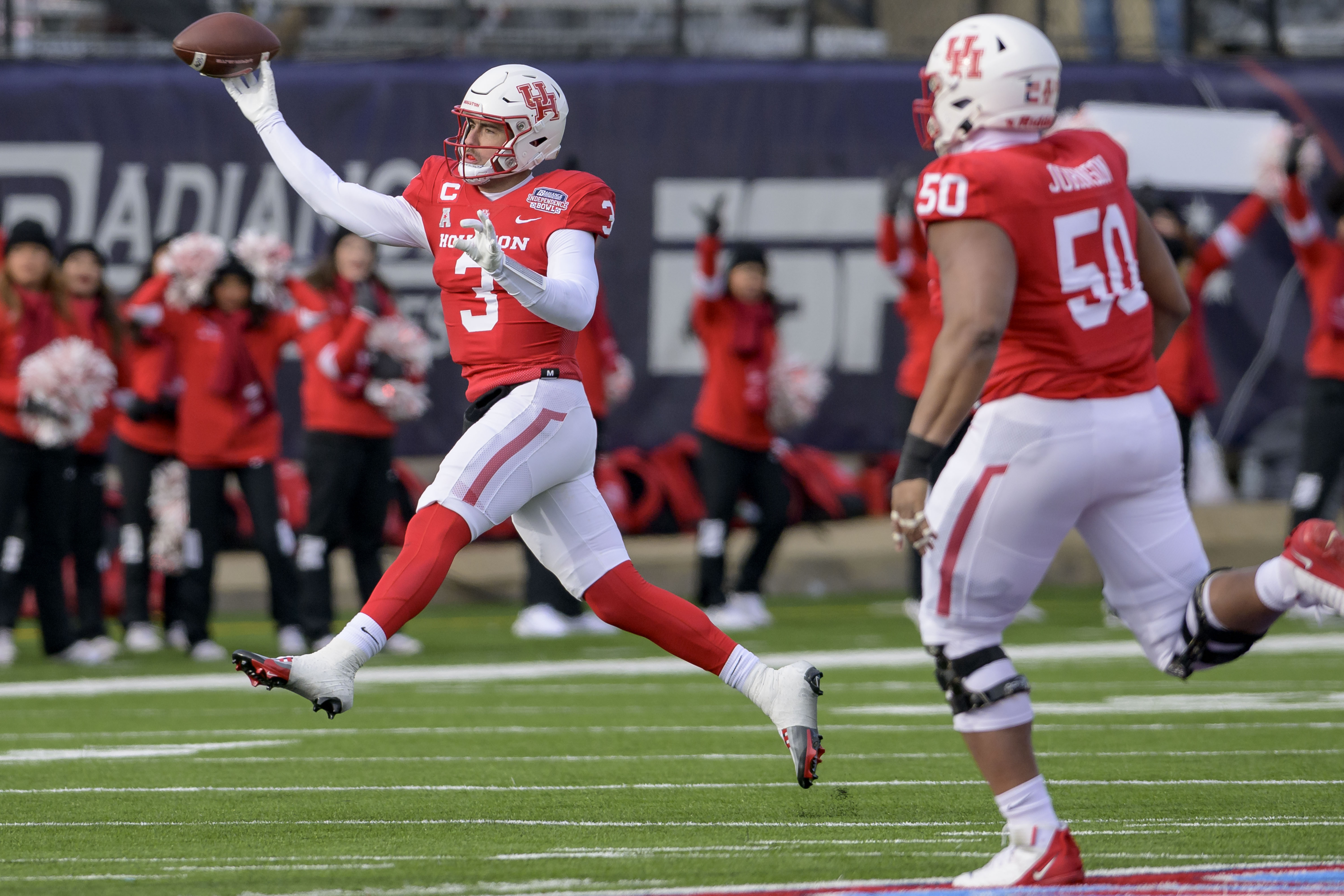 University of Houston to wear Oilers-like uniforms for Saturday's football  season opener – Houston Public Media