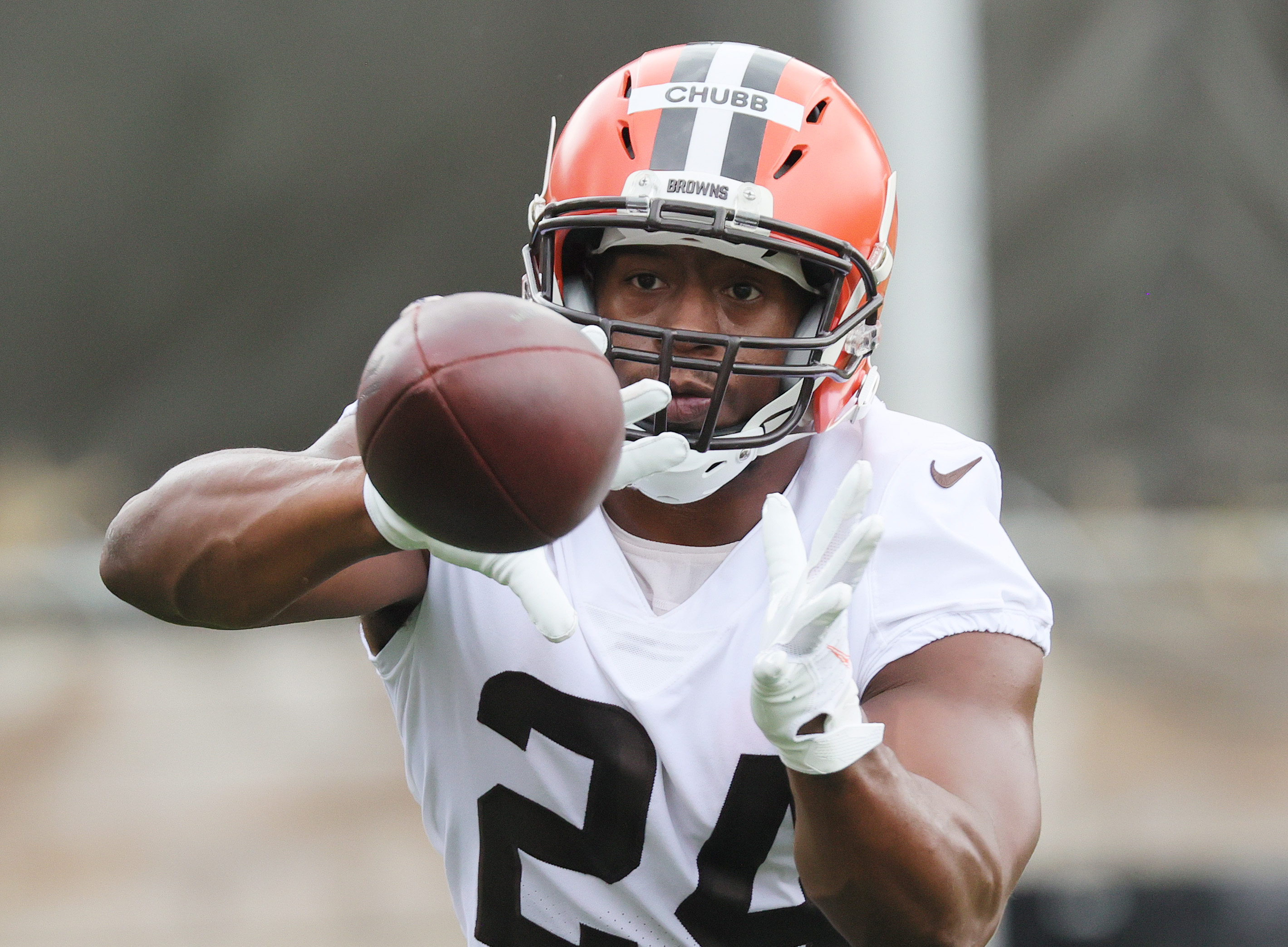 Cleveland Browns running back Nick Chubb takes part in drills