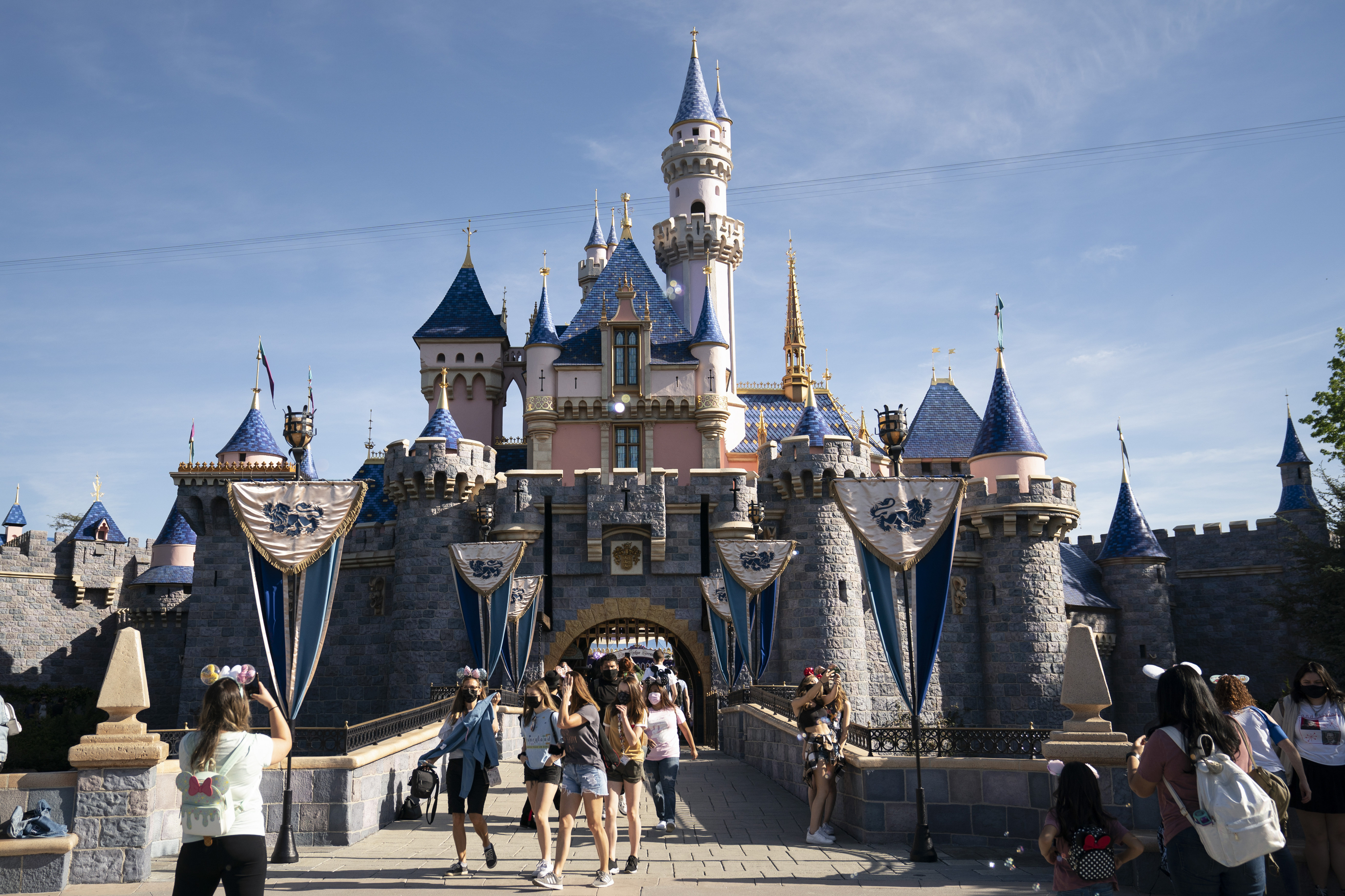 Парк развлечений диснейленд. Анахайм Калифорния Диснейленд. Диснейленд США В Анахайме. Парк Диснейленд, Анахайм, Калифорния (Disneyland Park). Sleeping Beauty Castle Диснейленд.