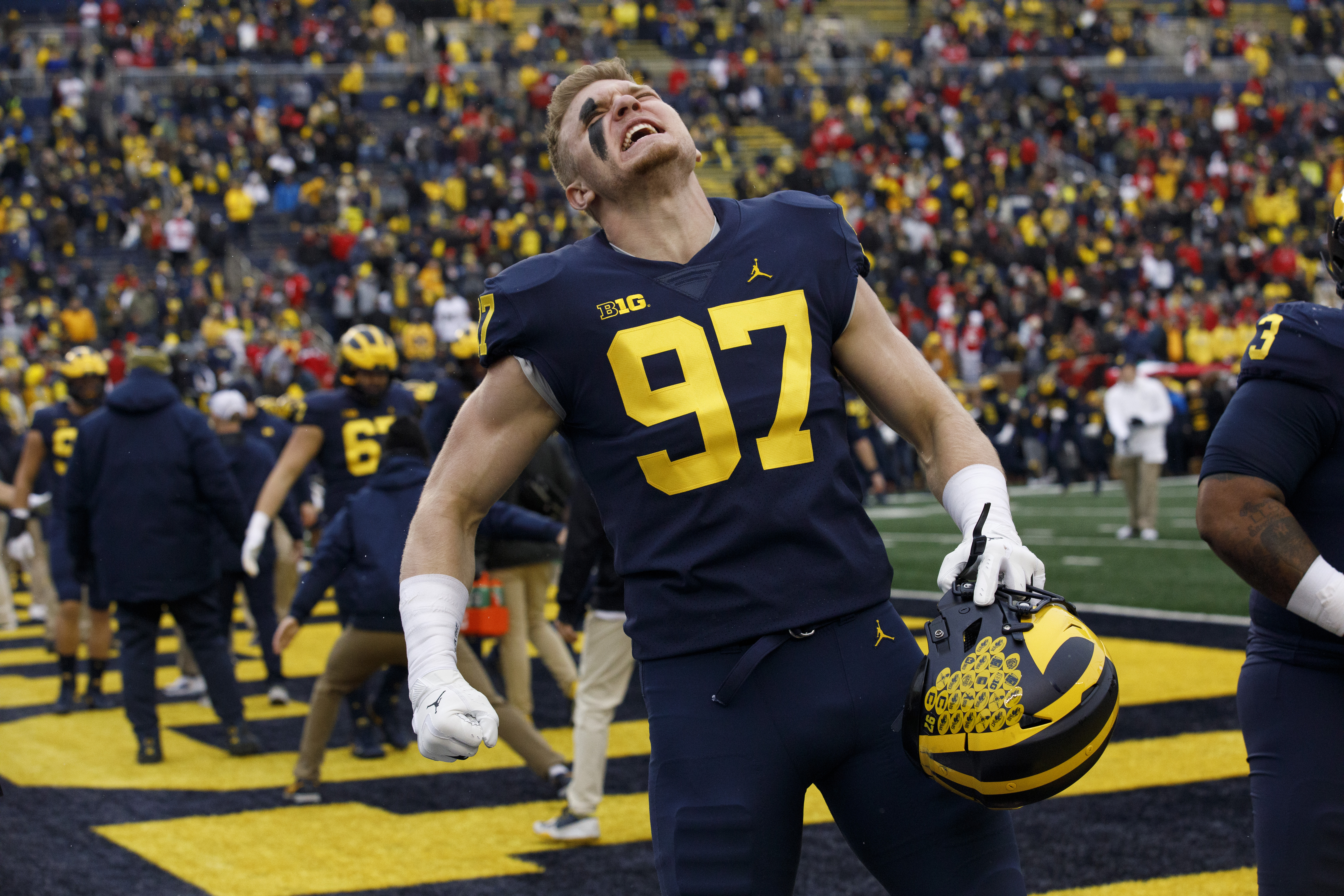 Michigan's Hutchinson named Big Ten defensive player of the year