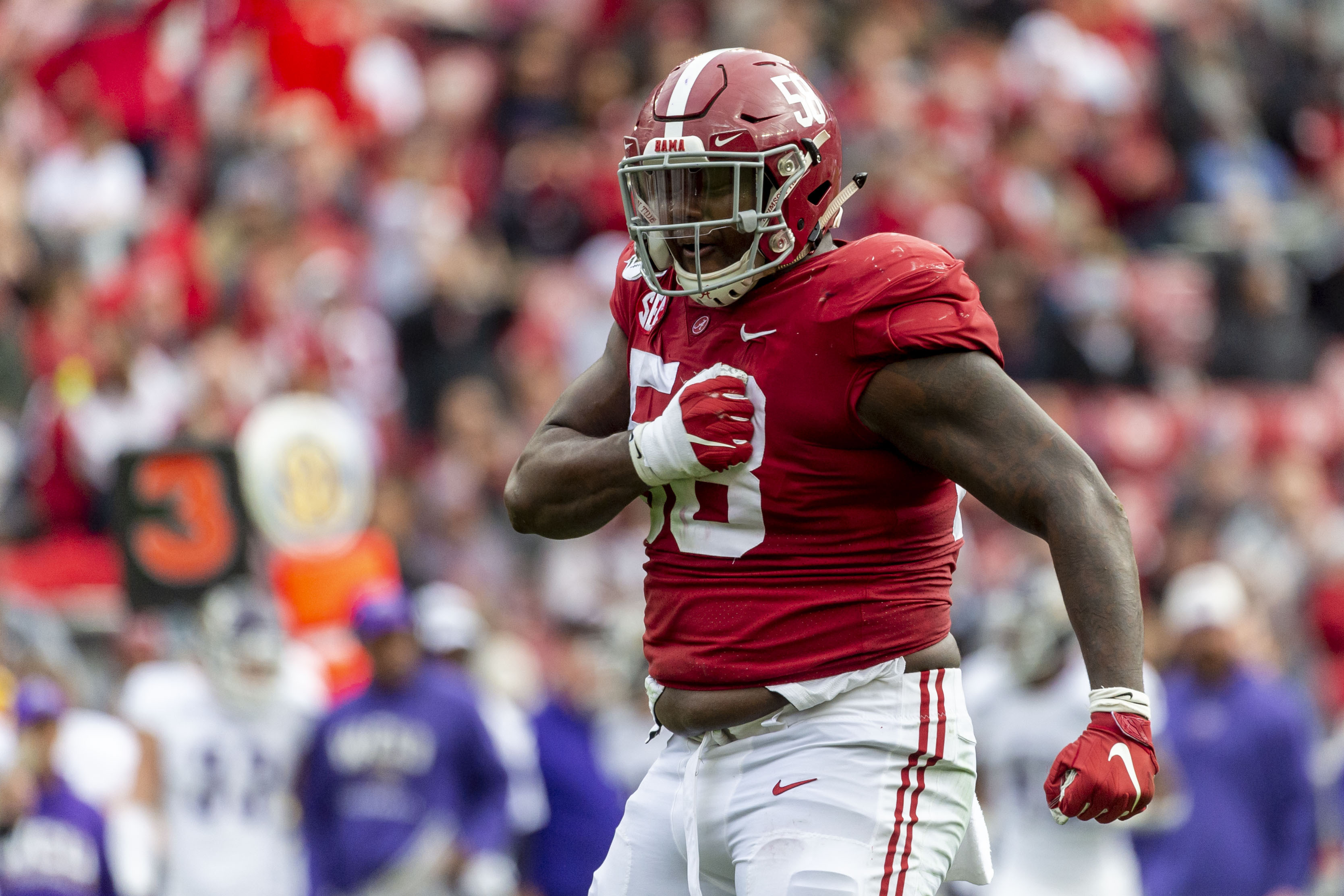 Christian Barmore (literally) picked Patriots teammate up in 1-on-1 drill 