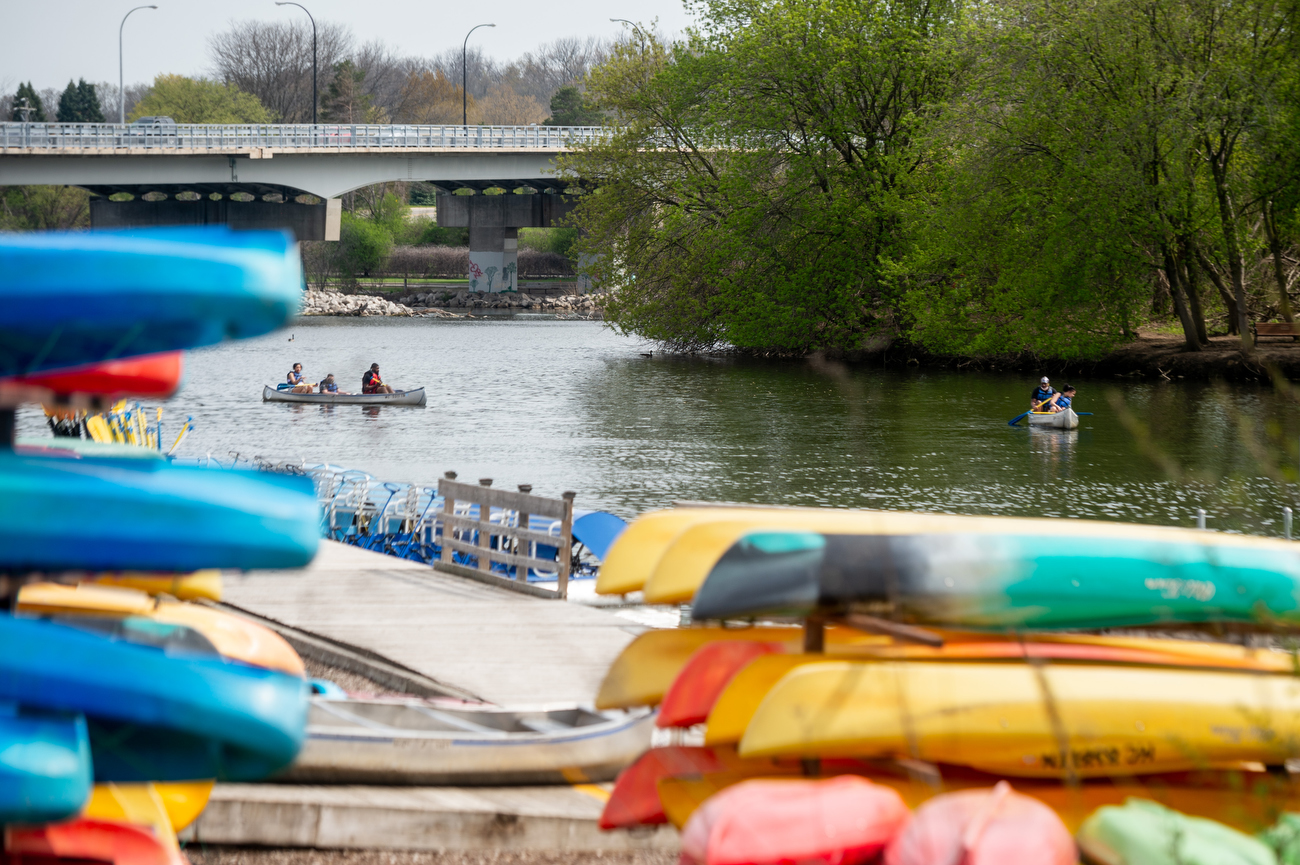 Warm weather draws kayakers, canoers to Gallup Park Canoe Livery
