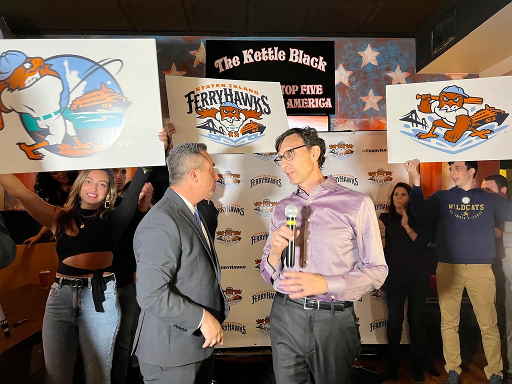 FerryHawks Hang On for First 'Battle of the Belt' Win - Staten Island  FerryHawks