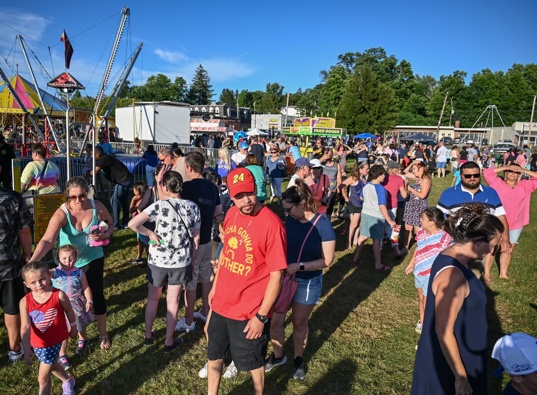 Rotary Club’s Carnival draws crowds to East Longmeadow (photos