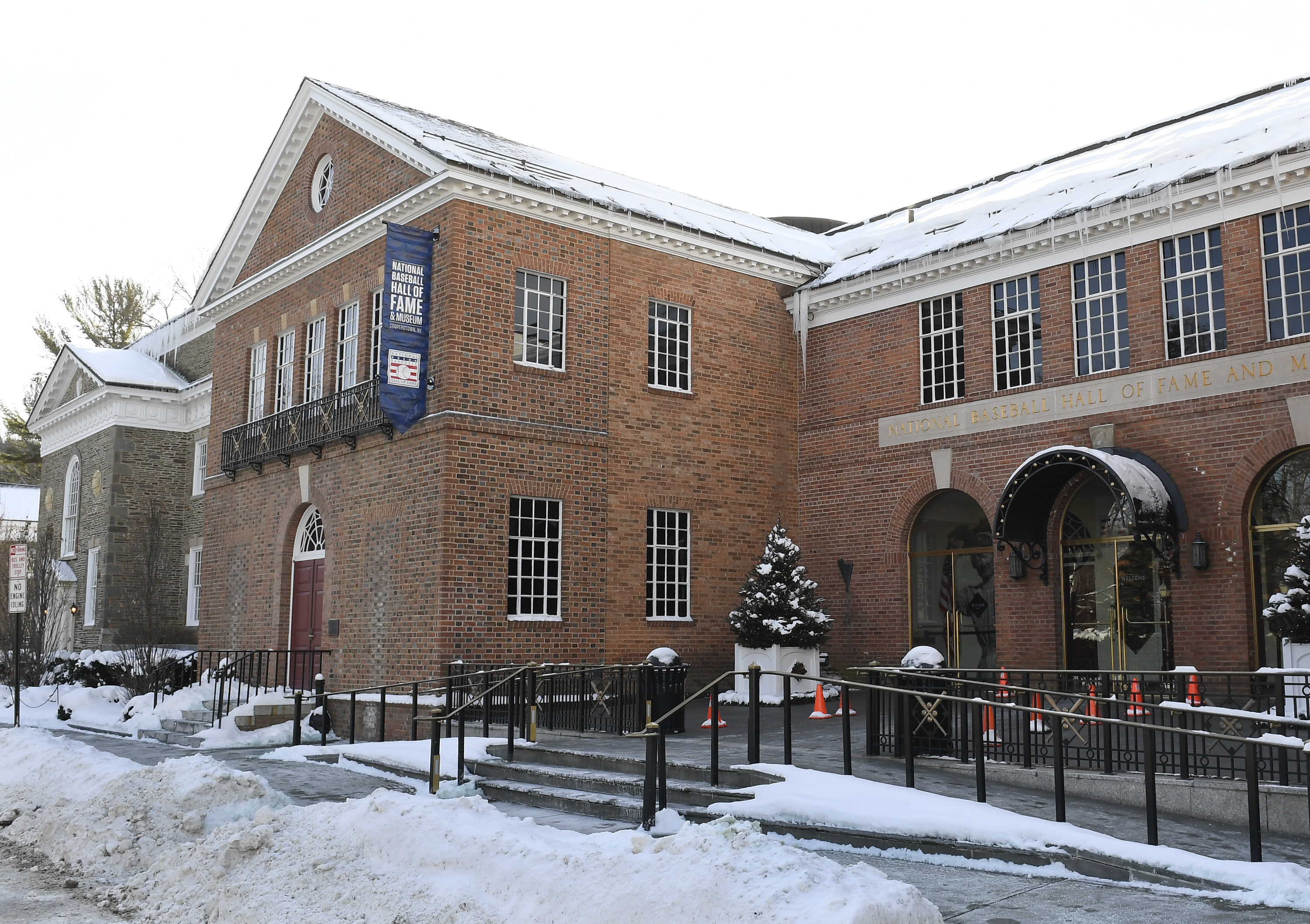 LIVING HALL OF FAMERS  Baseball Hall of Fame