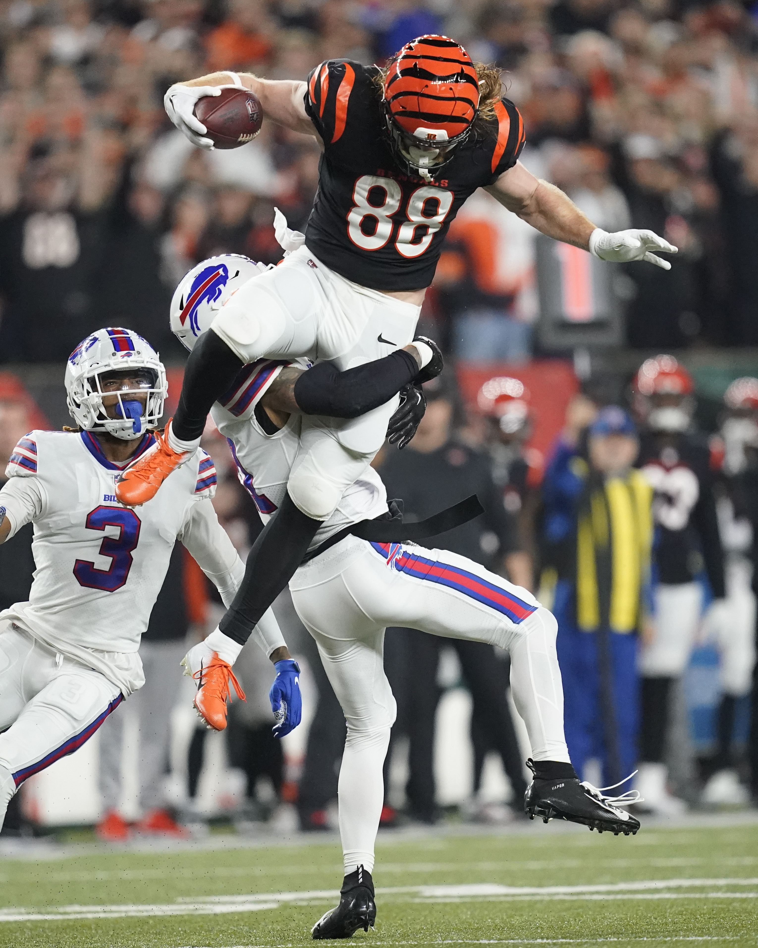 Damar Hamlin leaves Bengals - Bills in ambulance after terrifying scene;  game postponed (UPDATE) - Cincy Jungle