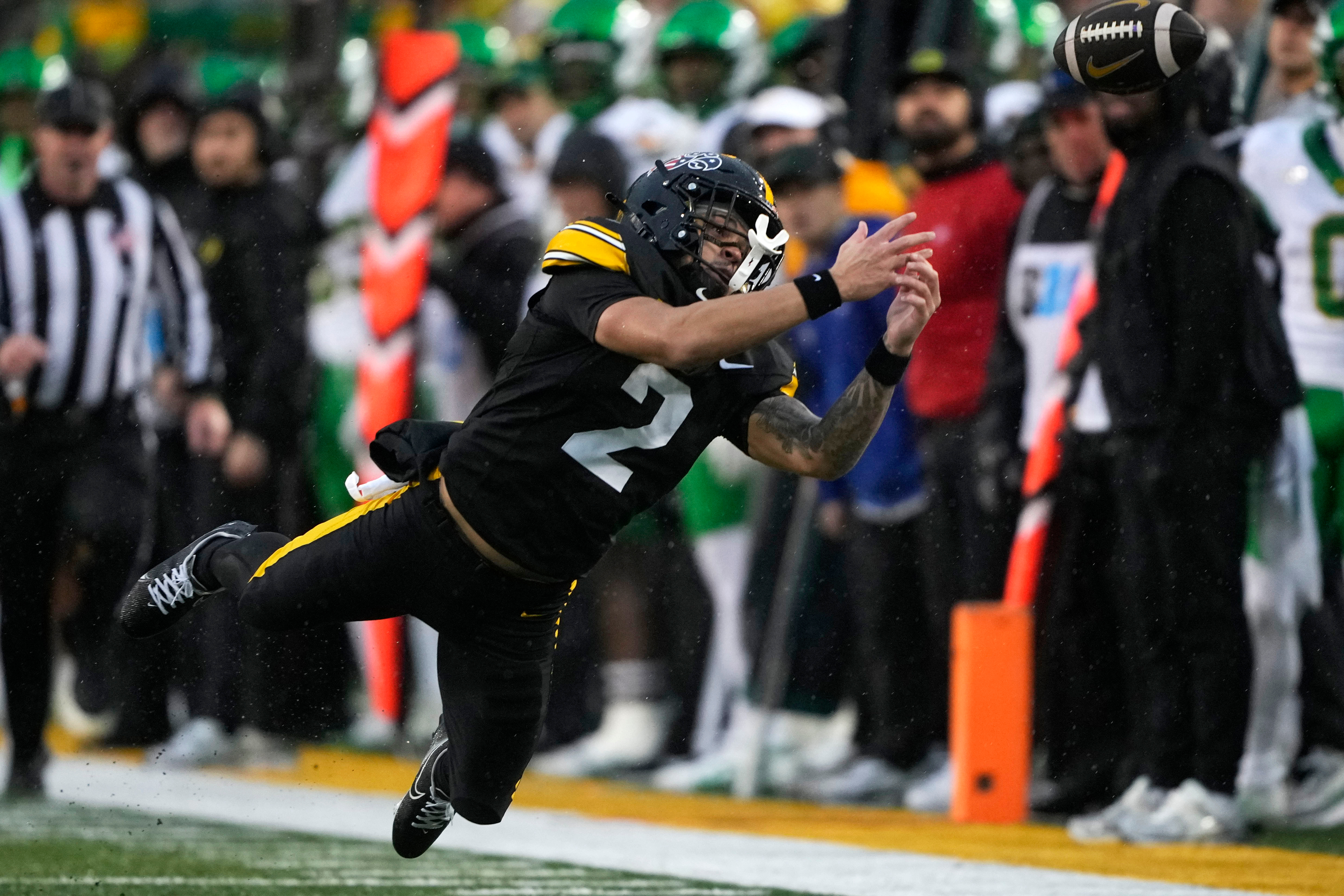 Sam Raedeker Iowa No. 9 Oregon Ducks at No. 20 Iowa Hawkeyes: Nov. 8, 2025 - oregonlive.com