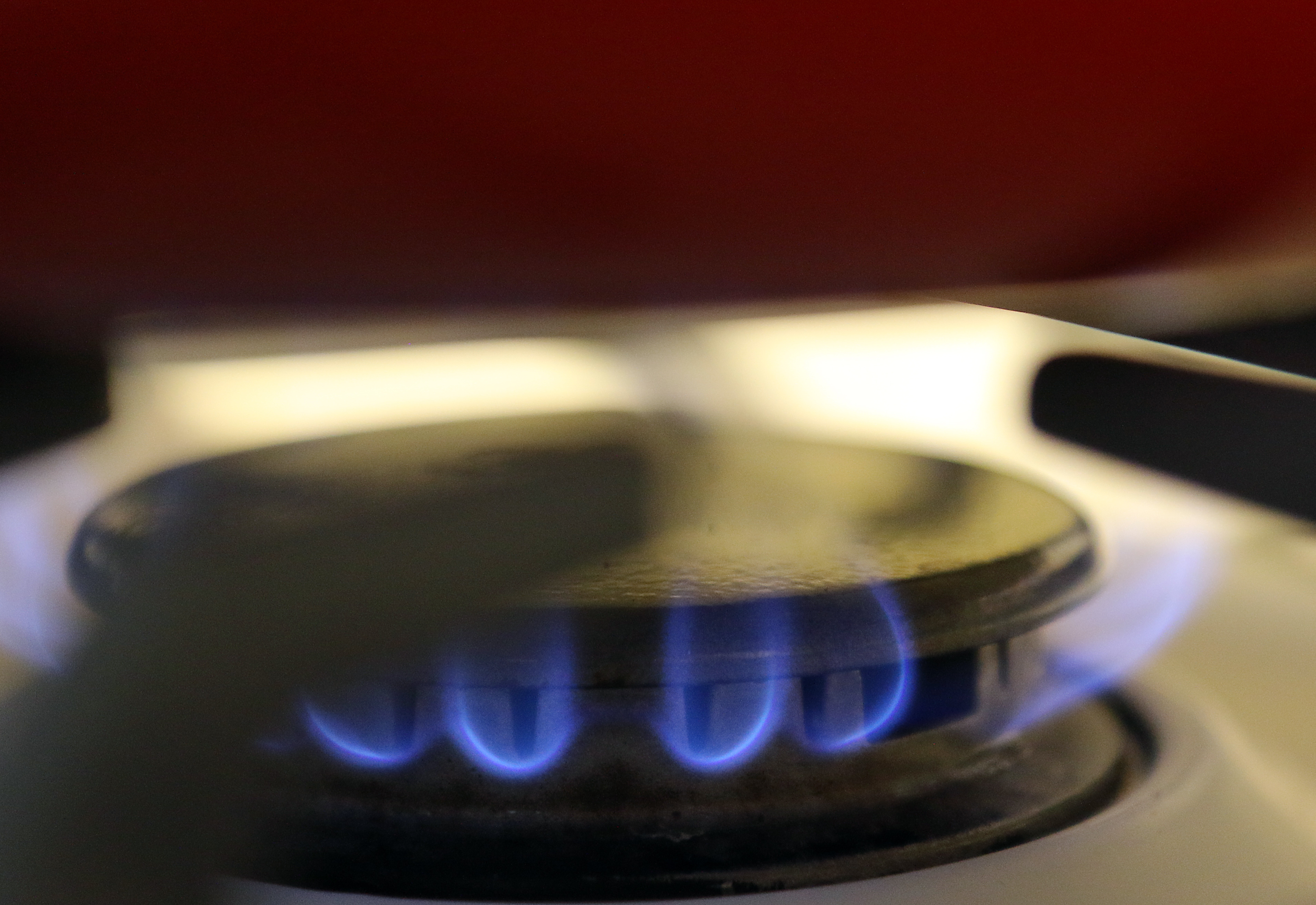 Gas vs Electric Stove Monthly Cost, Which is Cheaper? [2023]