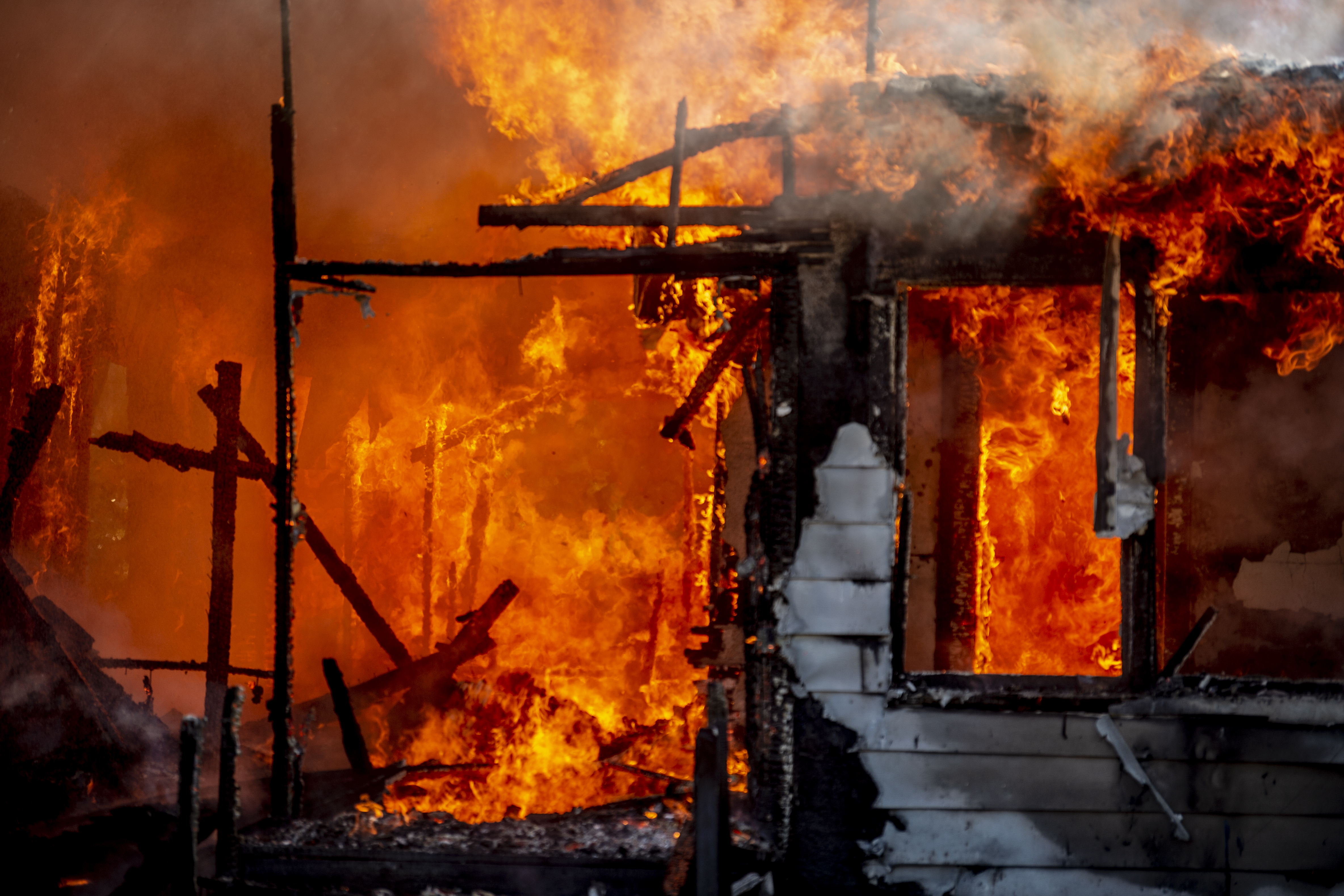 Firefighters battle fully-engulfed house fire in Flint - mlive.com