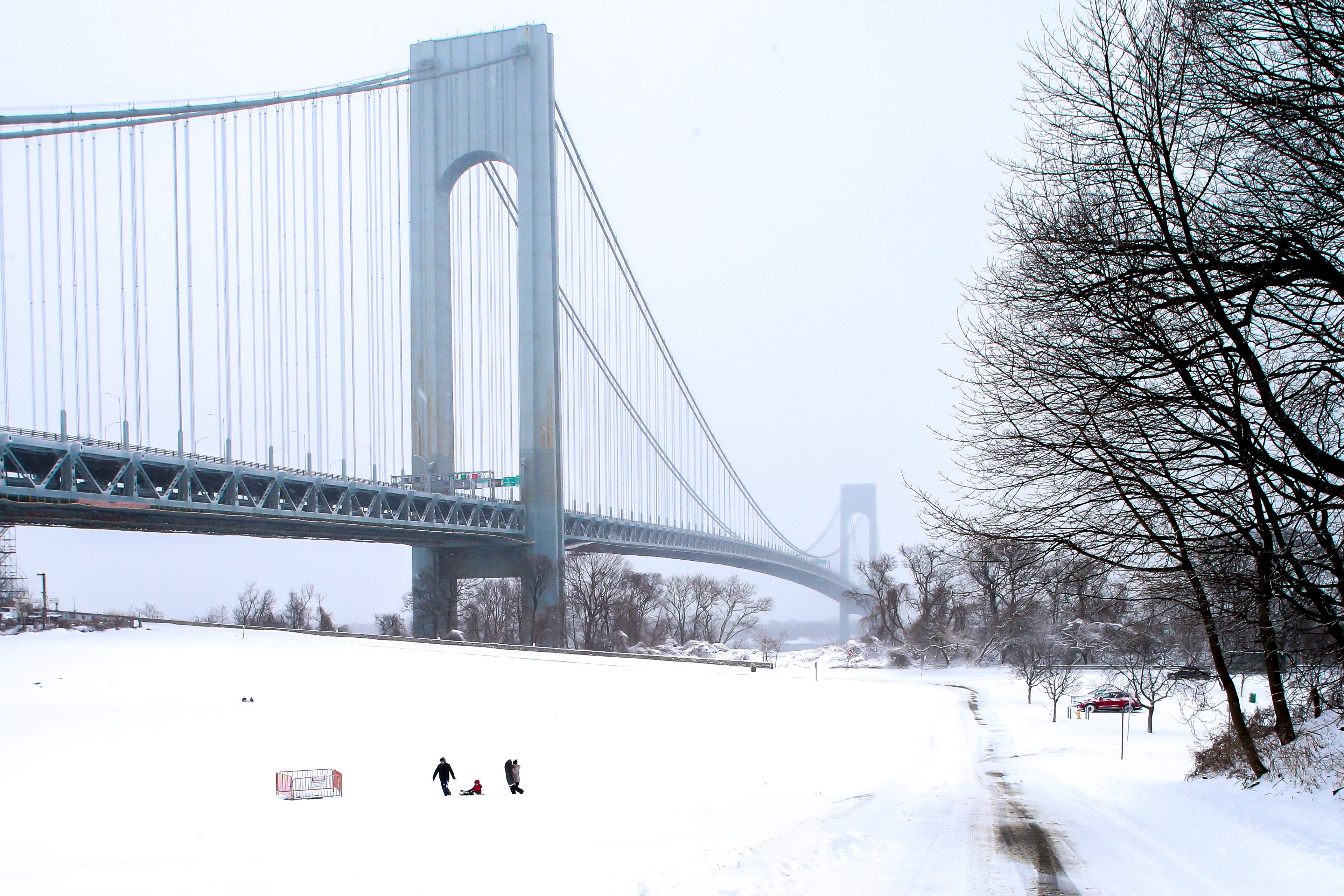 Upper level of Verrazzano Narrows Bridge closed due to inclement