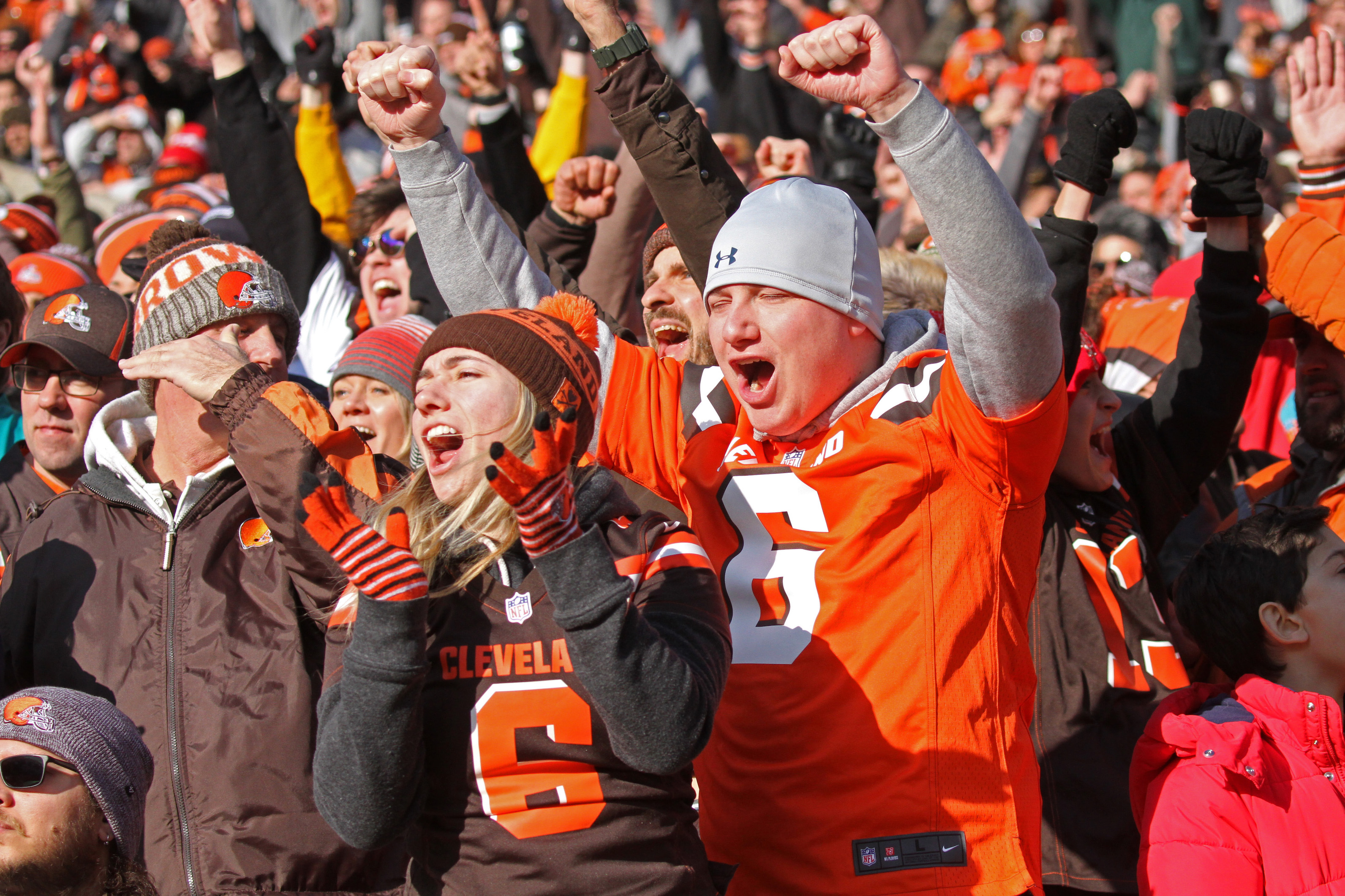 Browns hoping 6,000 fans can sound like 60,000 Thursday night -- and they comply with protocols - cleveland.com