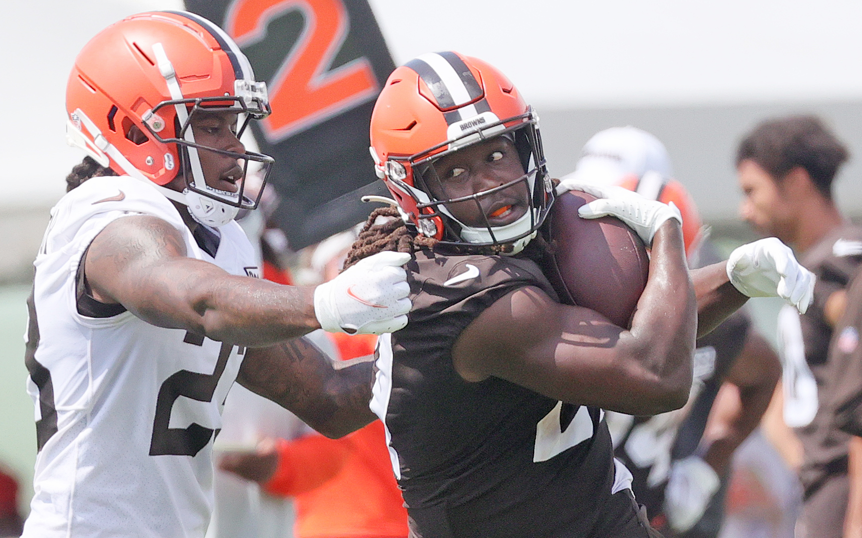 Browns' Kareem Hunt signs two-year, $13.25 million contract extension