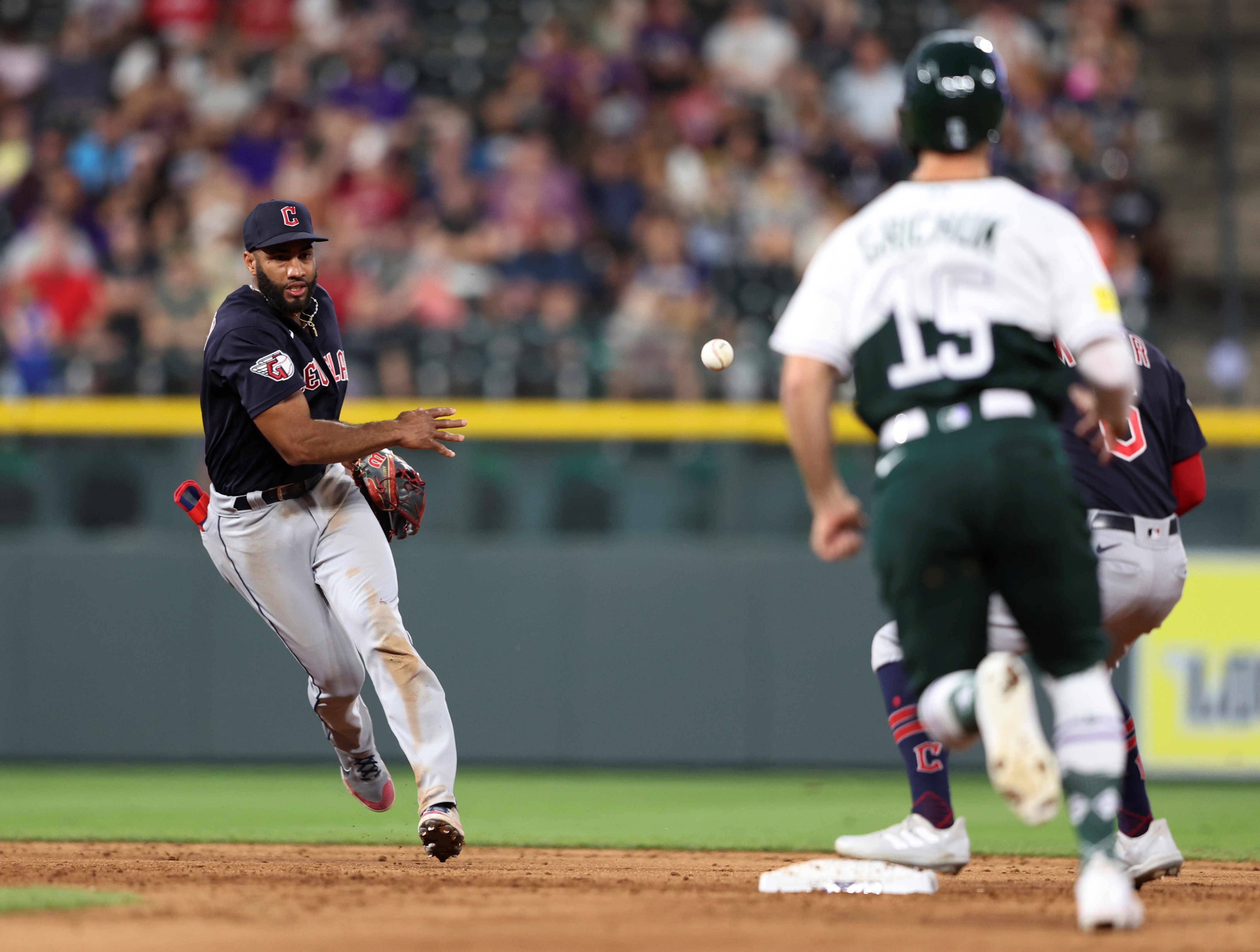 Steven Kwan makes one of the best diving catches of the 2022 season -  6/15/22 