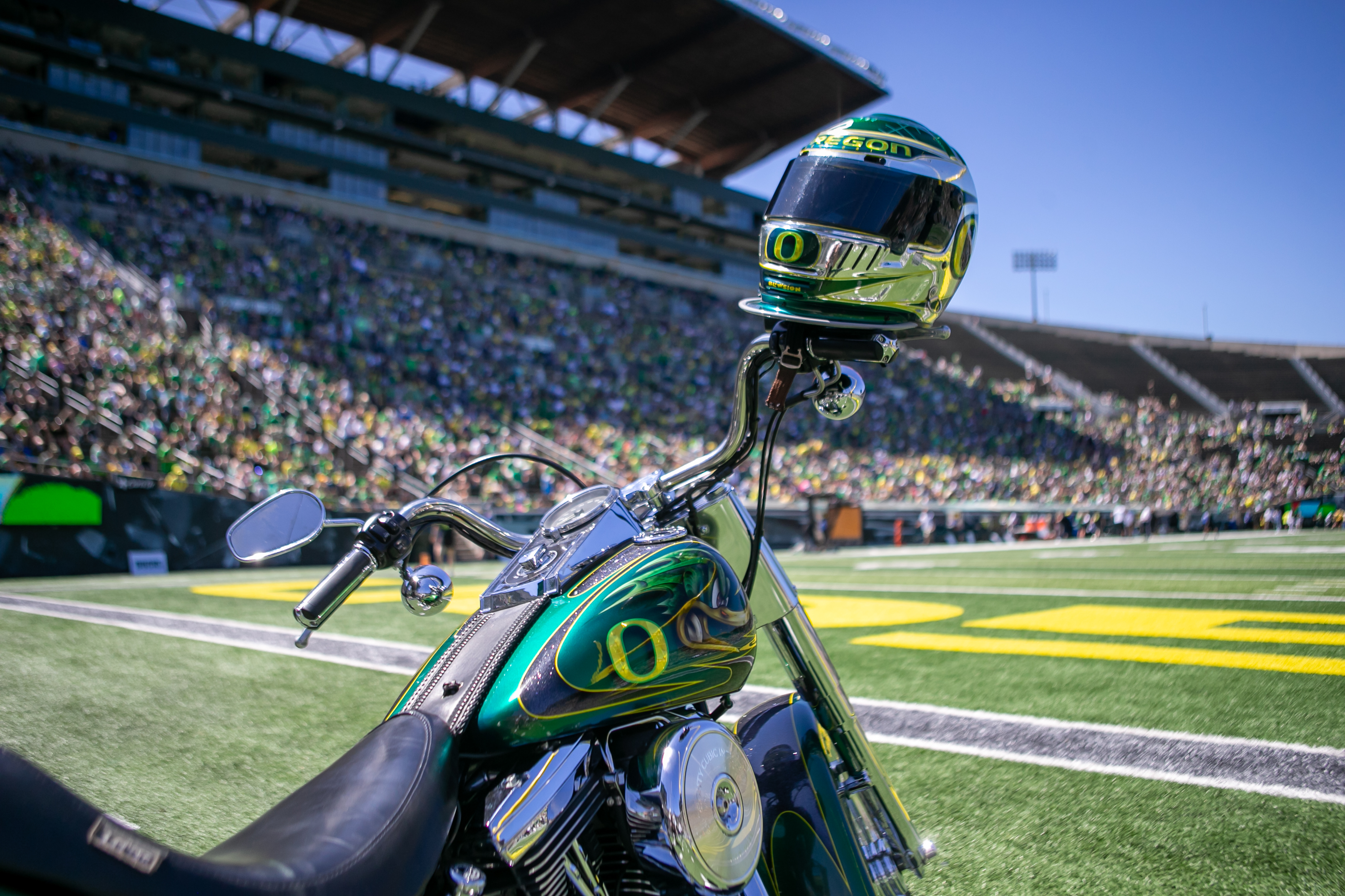 WATCH: Oregon Ducks unveil homemade EA Sports College Football 25 trailer -  Yahoo Sports