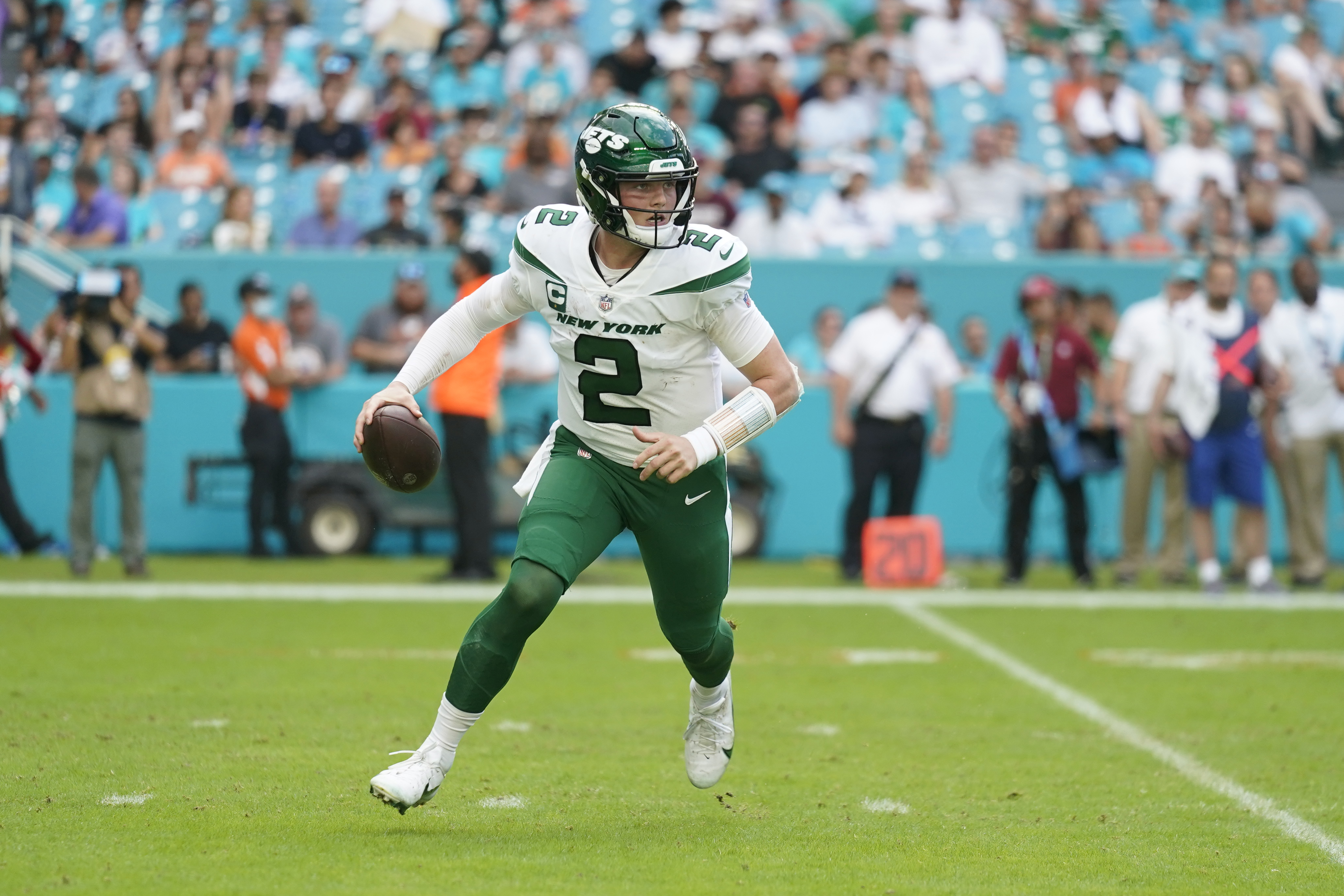 Jets QB Zach Wilson Rocks Custom Jersey At Mets Game