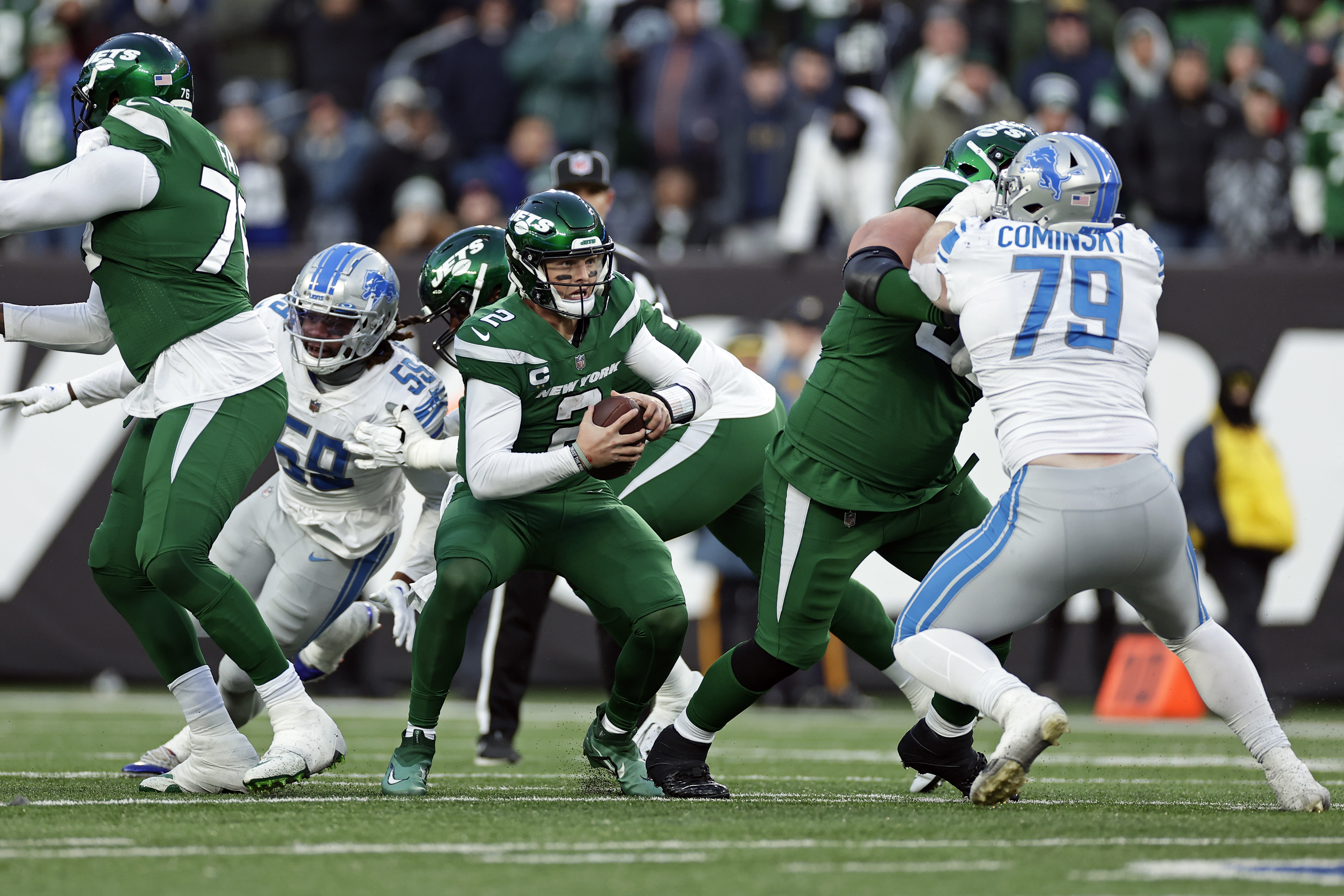 EAST RUTHERFORD, NJ - DECEMBER 18: New York Jets quarterback Zach Wilson  (2) during the National Football League game between the New York Jets and  the Detroit Lions on December 18, 2022