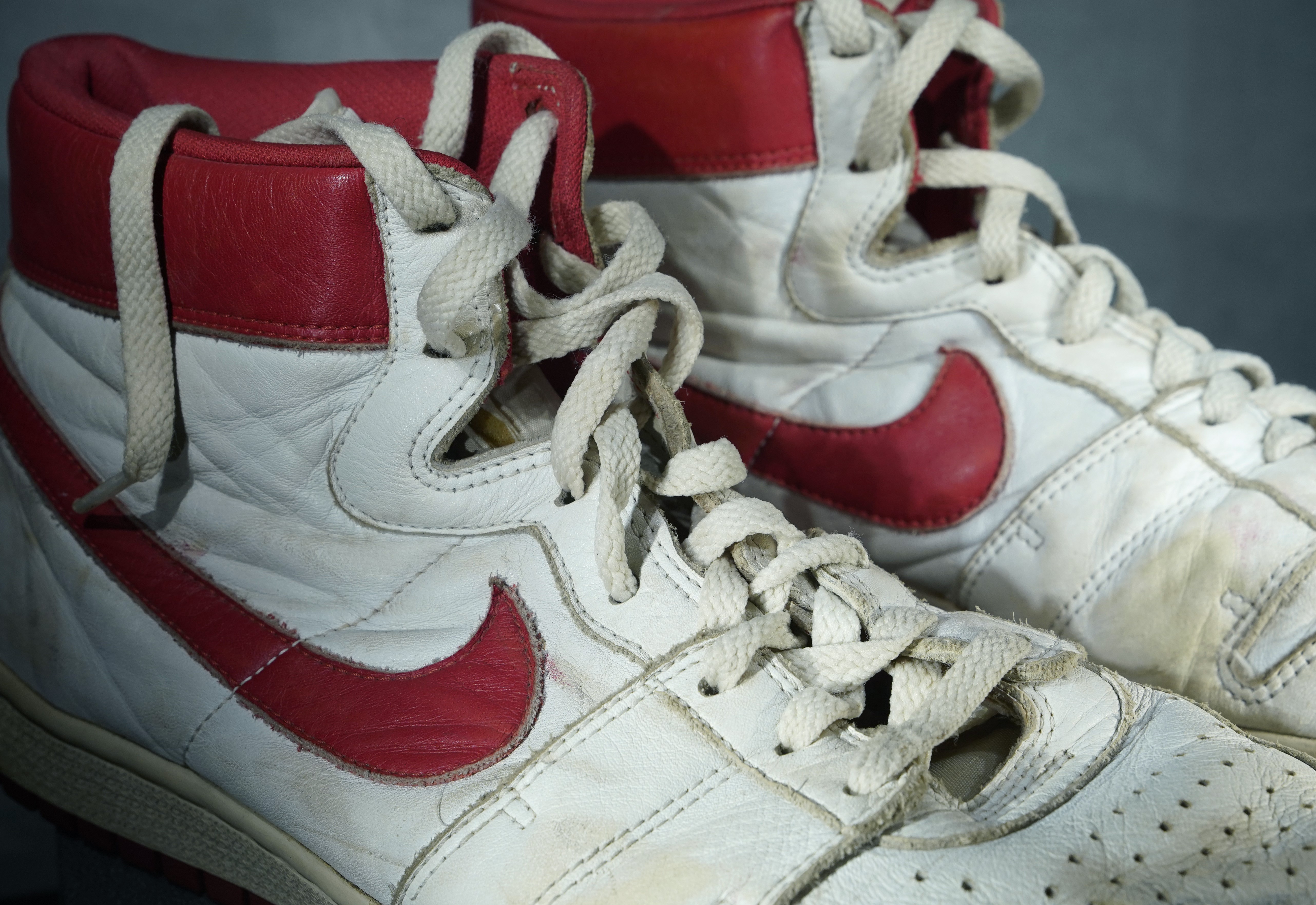 millimeter Akkumulerede Tidsserier Rare Nike shoes worn by Michael Jordan during rookie season sell at auction  for record $1.47 million - oregonlive.com