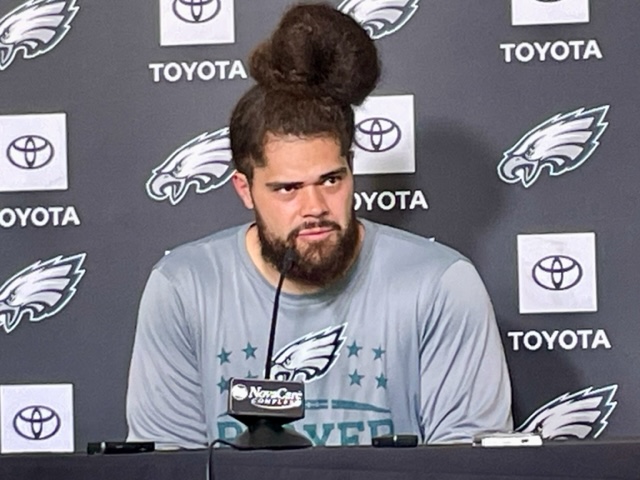 Steelers sign former Eagles guard Seumalo to three-year deal