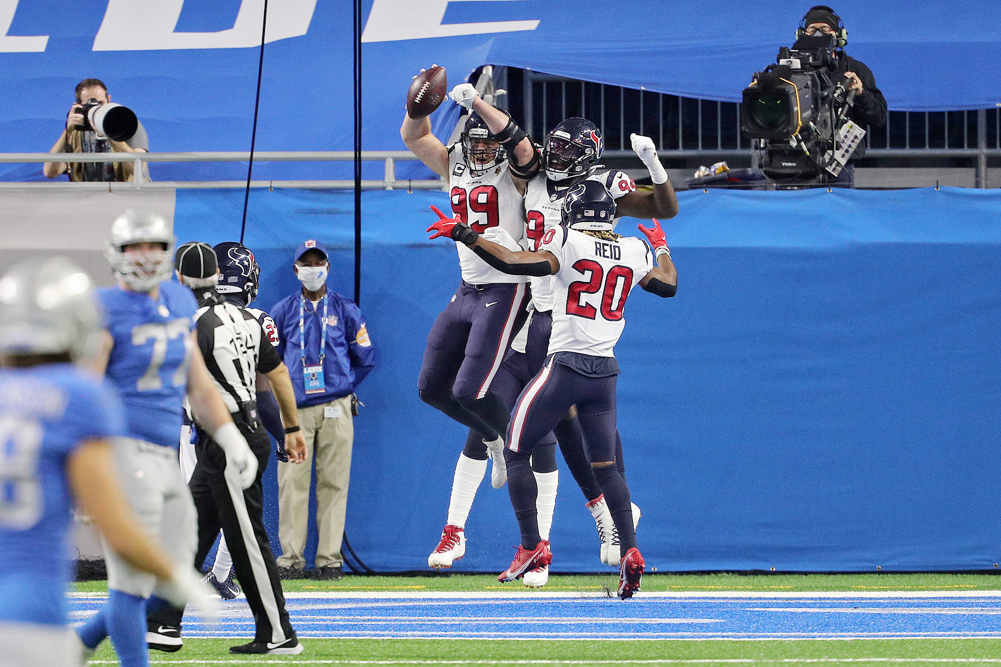 Houston Texans defensive end Charles Omenihu (94) reacts against