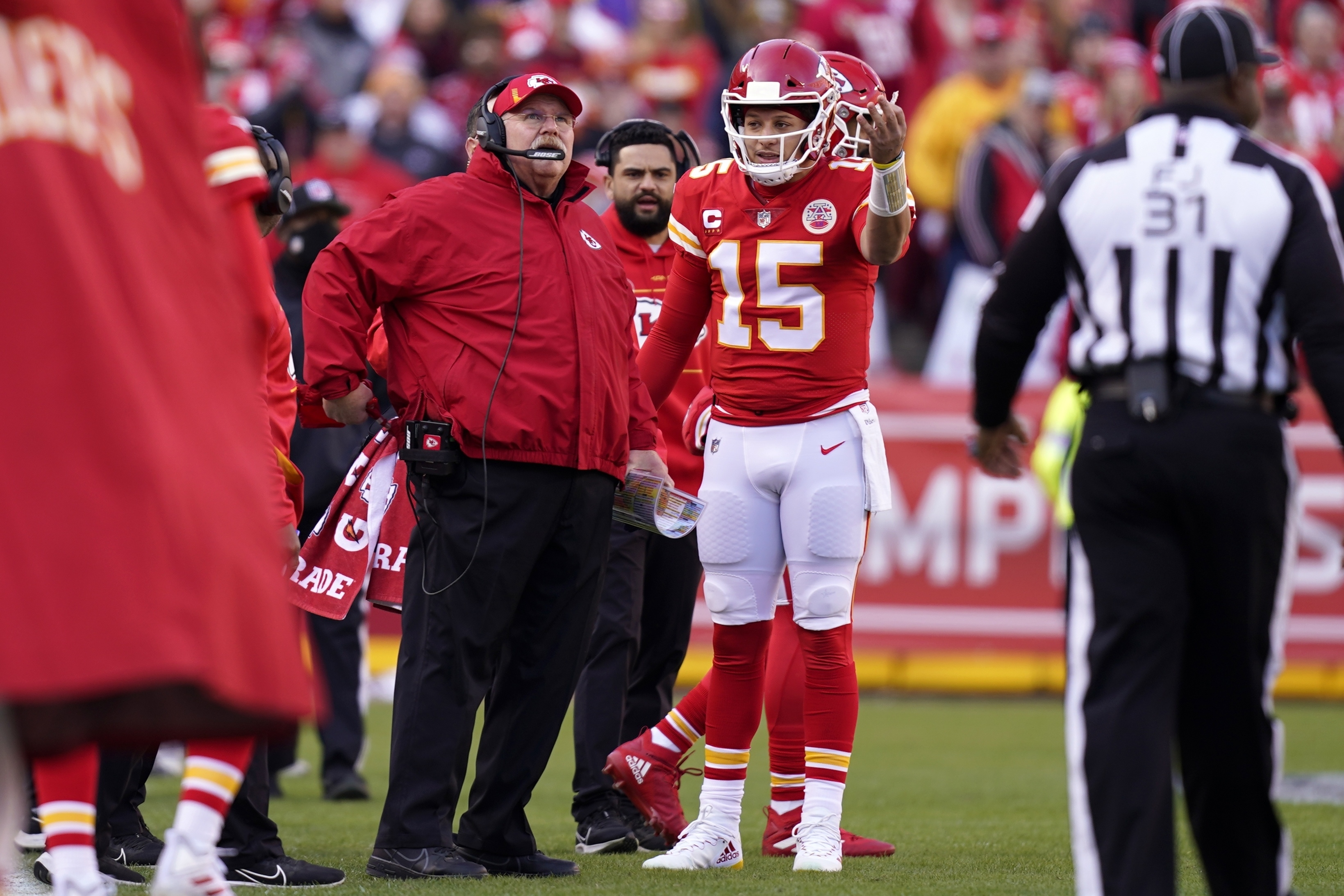 Mahomes, Reid criticize offside call that negated Kelce lateral TD