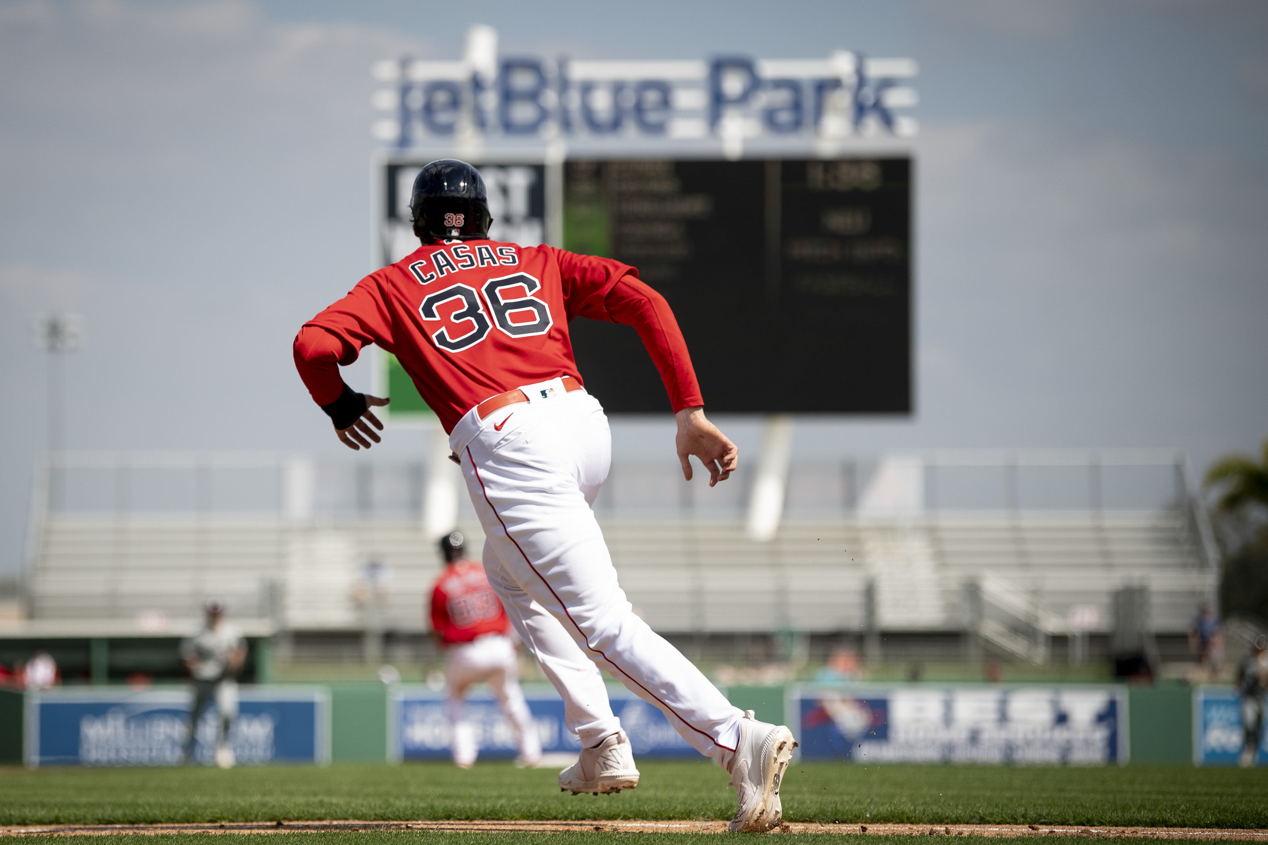 Triston Casas shows off his pregame routine at Fenway, collects