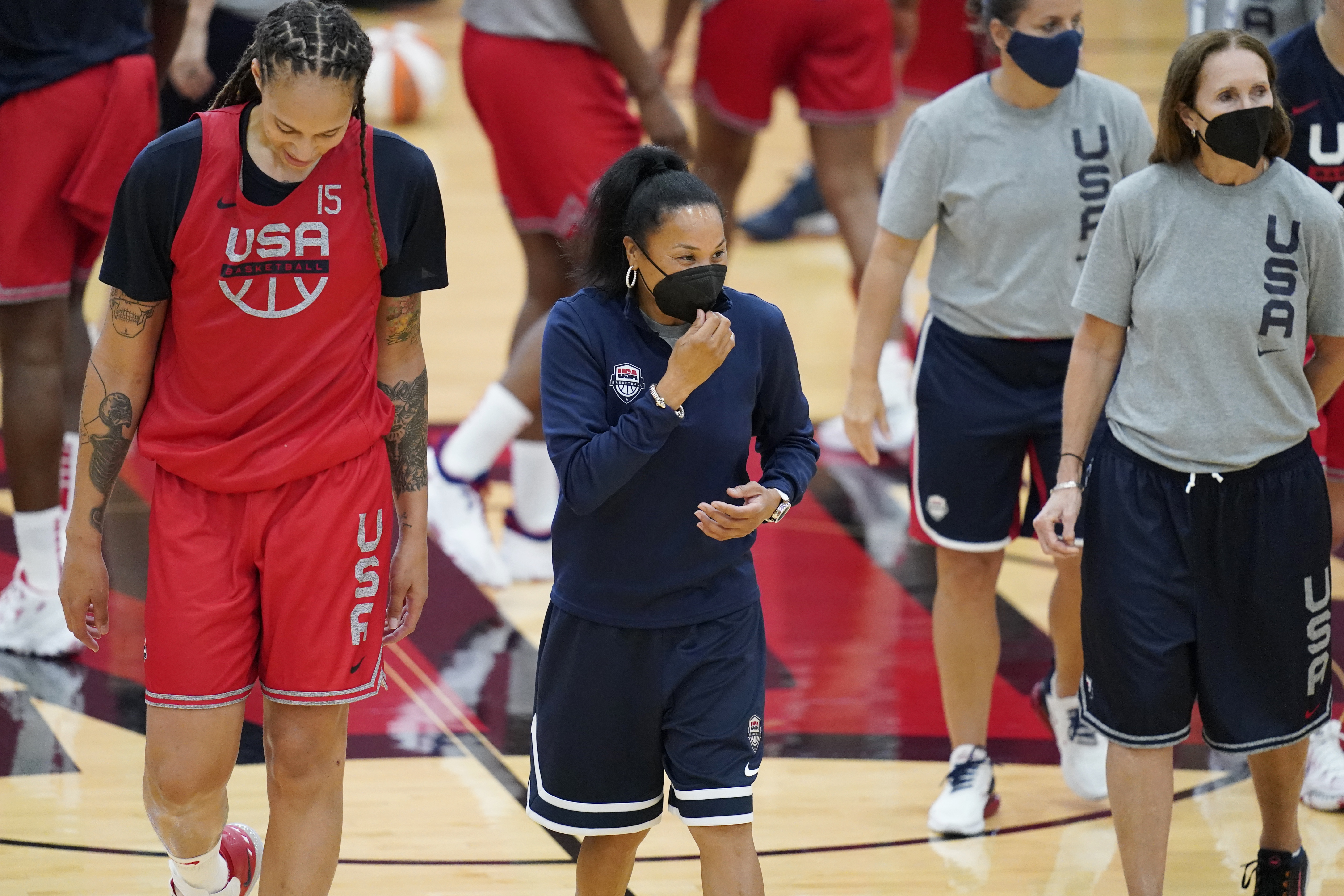 How much Dawn Staley earned in bonuses with South Carolina's