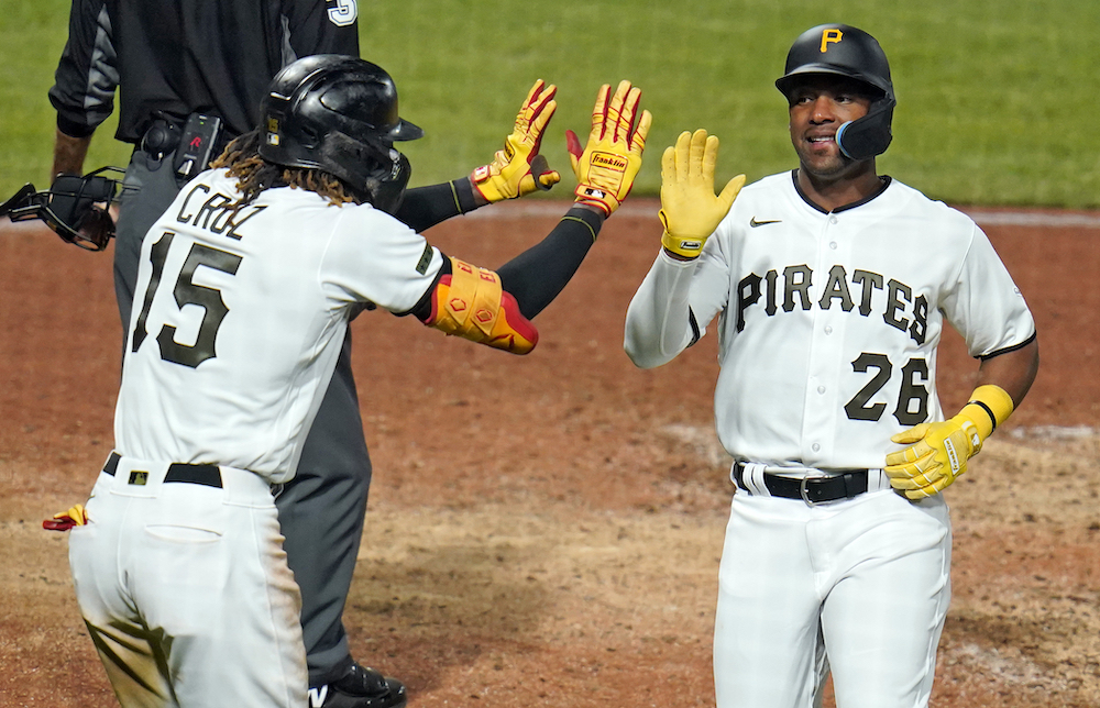 After Oneil Cruz loses his bat, a Pirates employee tries to get it