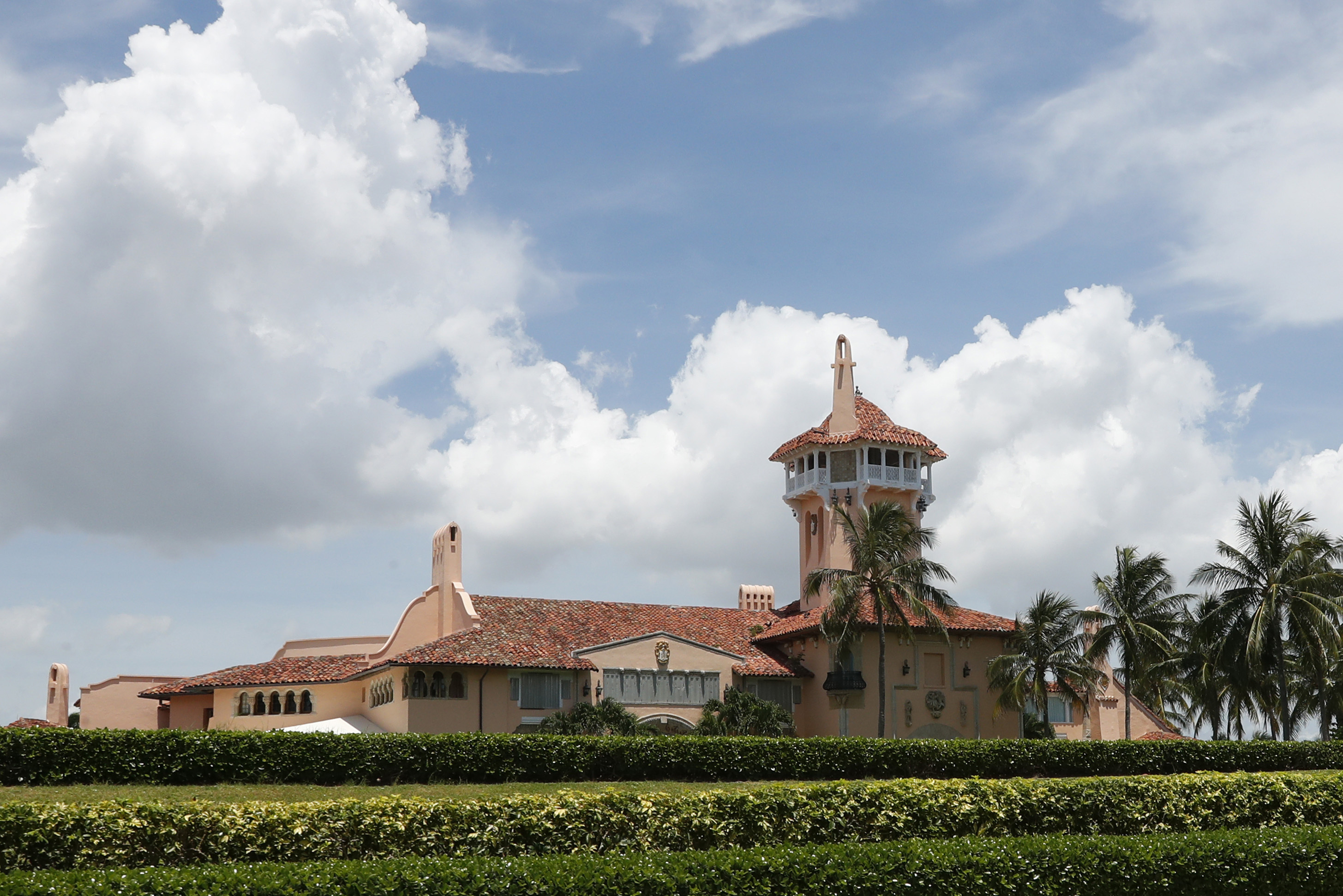 FBI searches Donald Trump's Mar-a-Lago estate - oregonlive.com