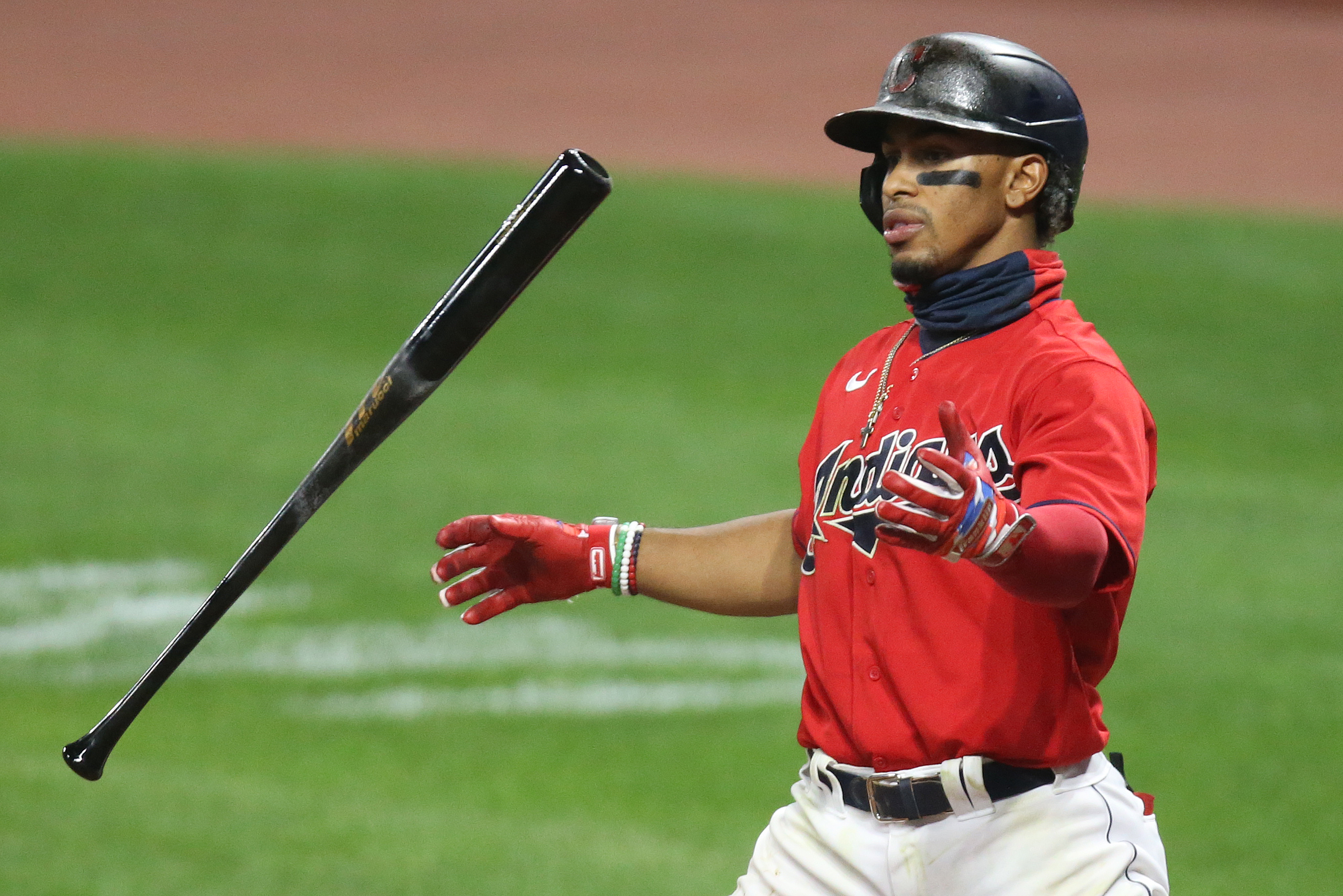 Lindor back in lineup at shortstop after finger injury