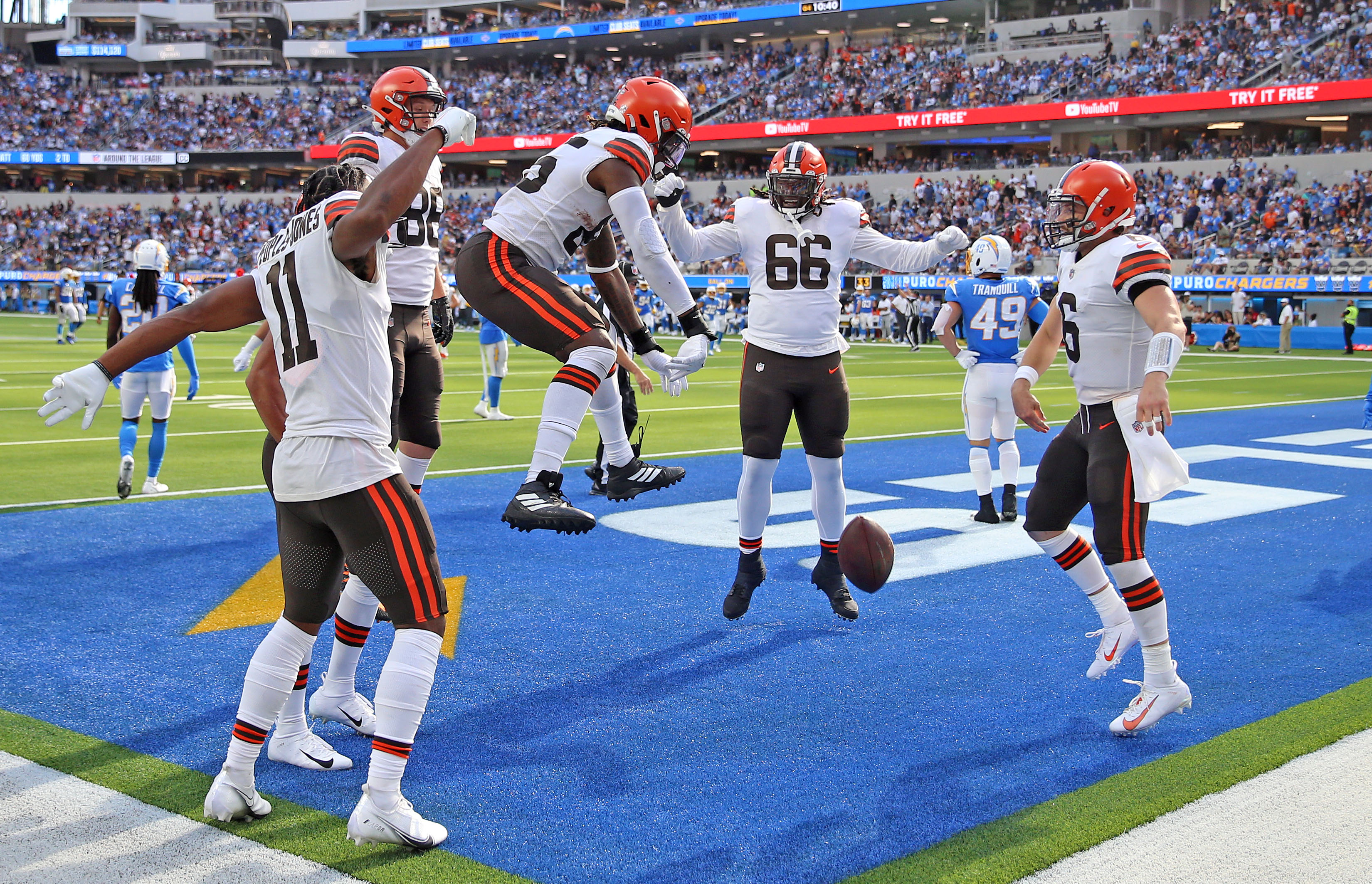 Cleveland Browns David Njoku vs. Los Angeles Chargers, October 10, 2021 