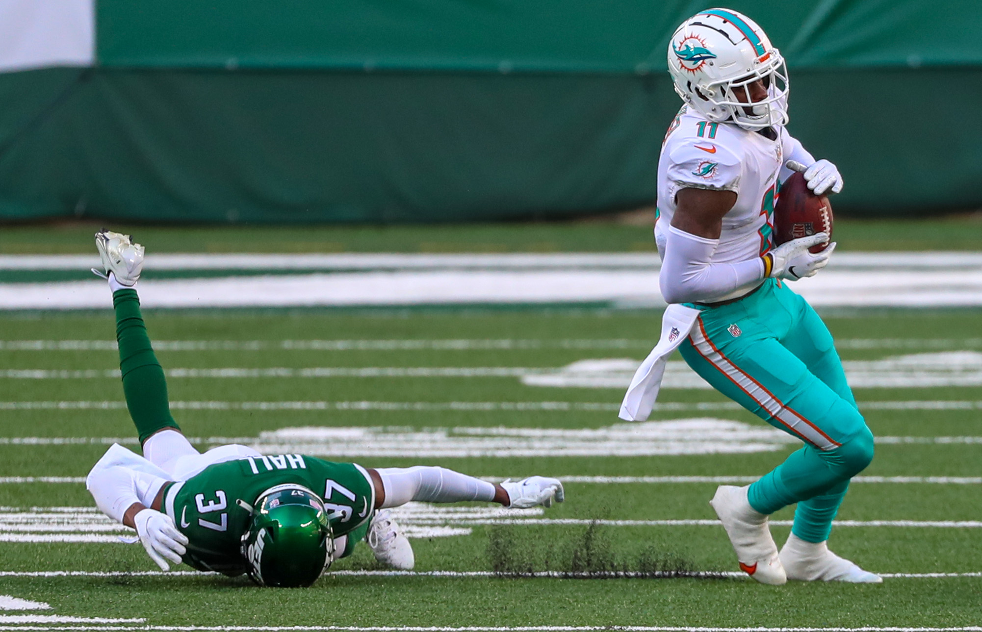 Patriots were 'most aggressive' DeVante Parker suitor, per