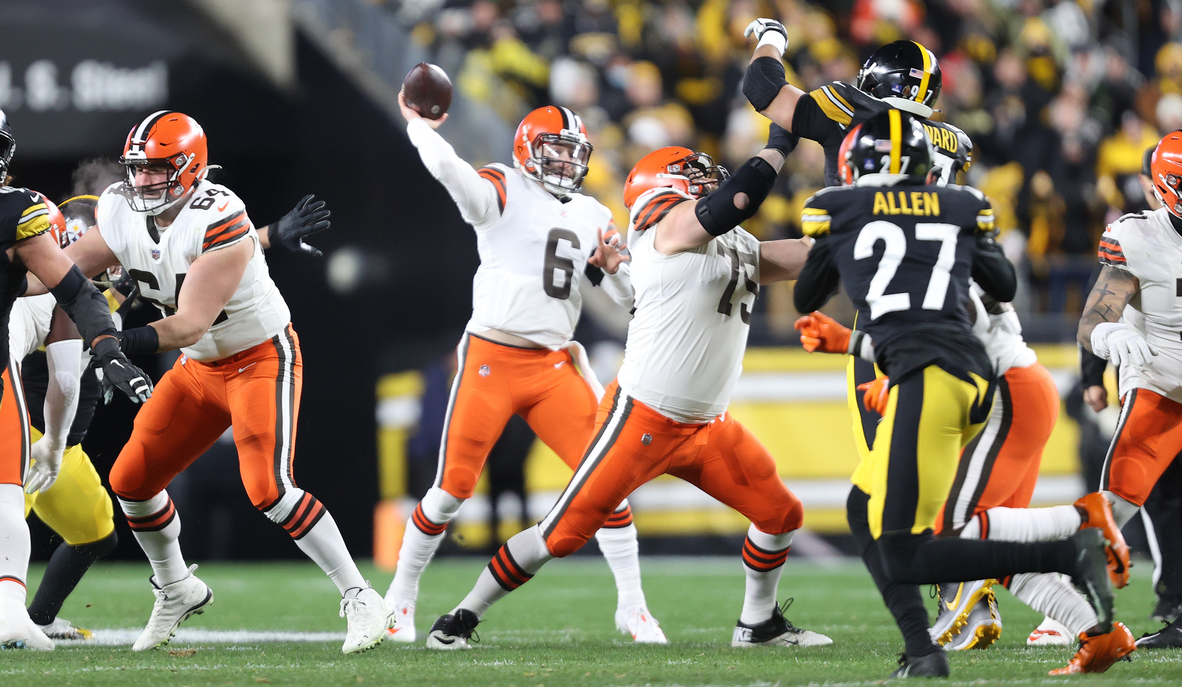 Report: Browns' Baker Mayfield has fractured humerus plus torn labrum –  News-Herald