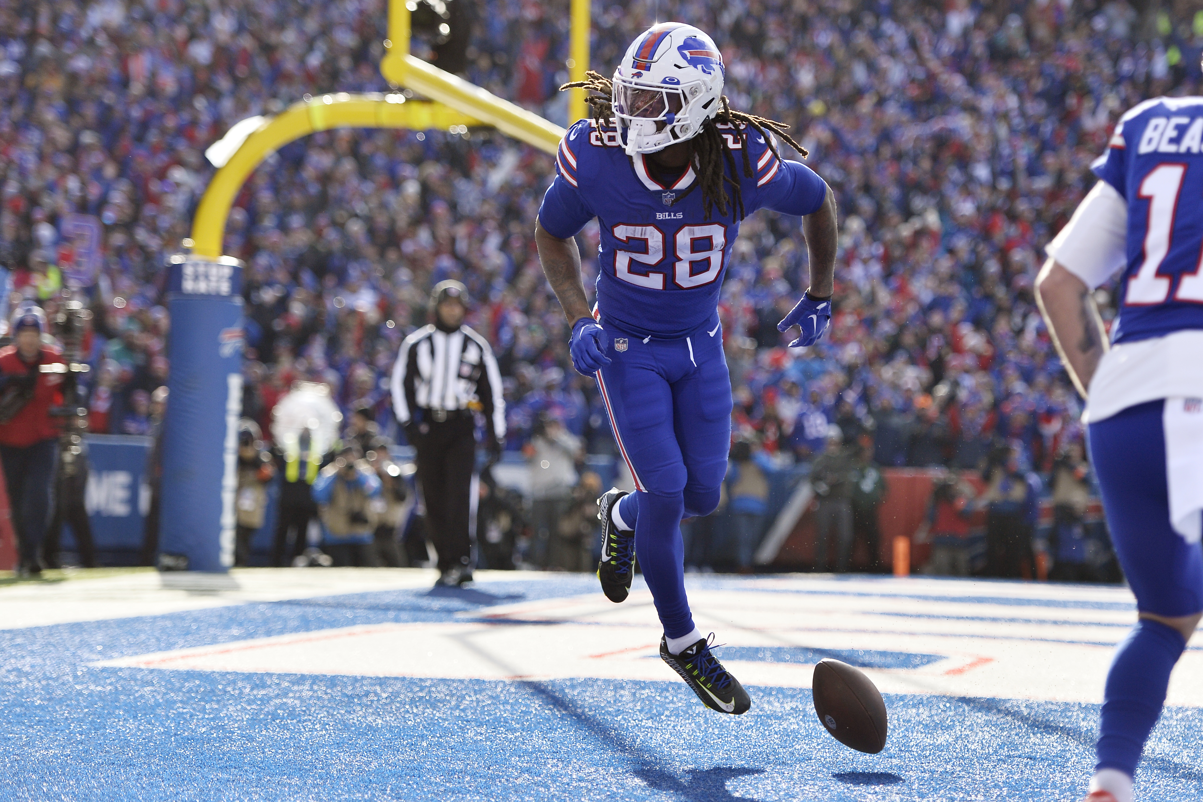 Seeing red? Greg Rousseau & Dawson Knox have Bills Mafia buzzing over  throwback helmet 