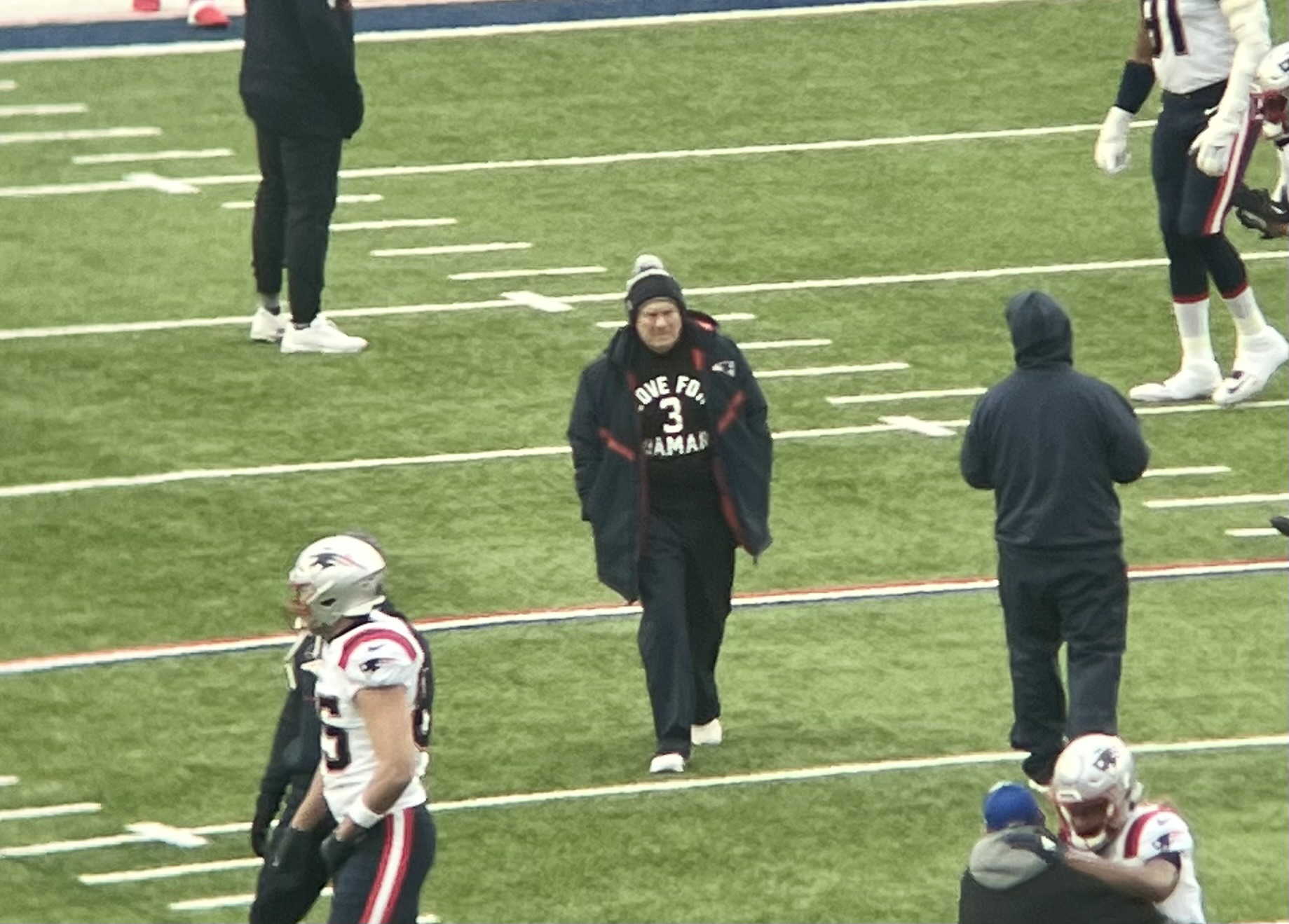 Bill Belichick, Patriots players wore 'Love for Damar' Hamlin T-shirt in  pregame 