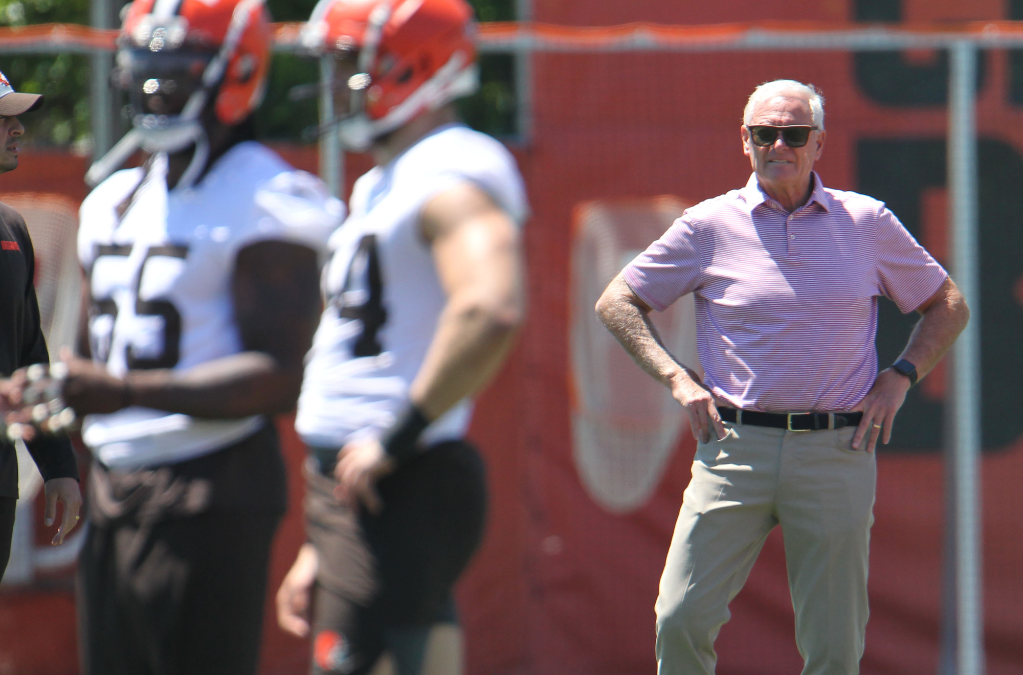 Cleveland Browns owners Jimmy Haslam, top center, and Dee Haslam, top  right, watch during an NFL football practice in Berea, Ohio, Sunday, Aug.  14, 2022. (AP Photo/David Dermer Stock Photo - Alamy