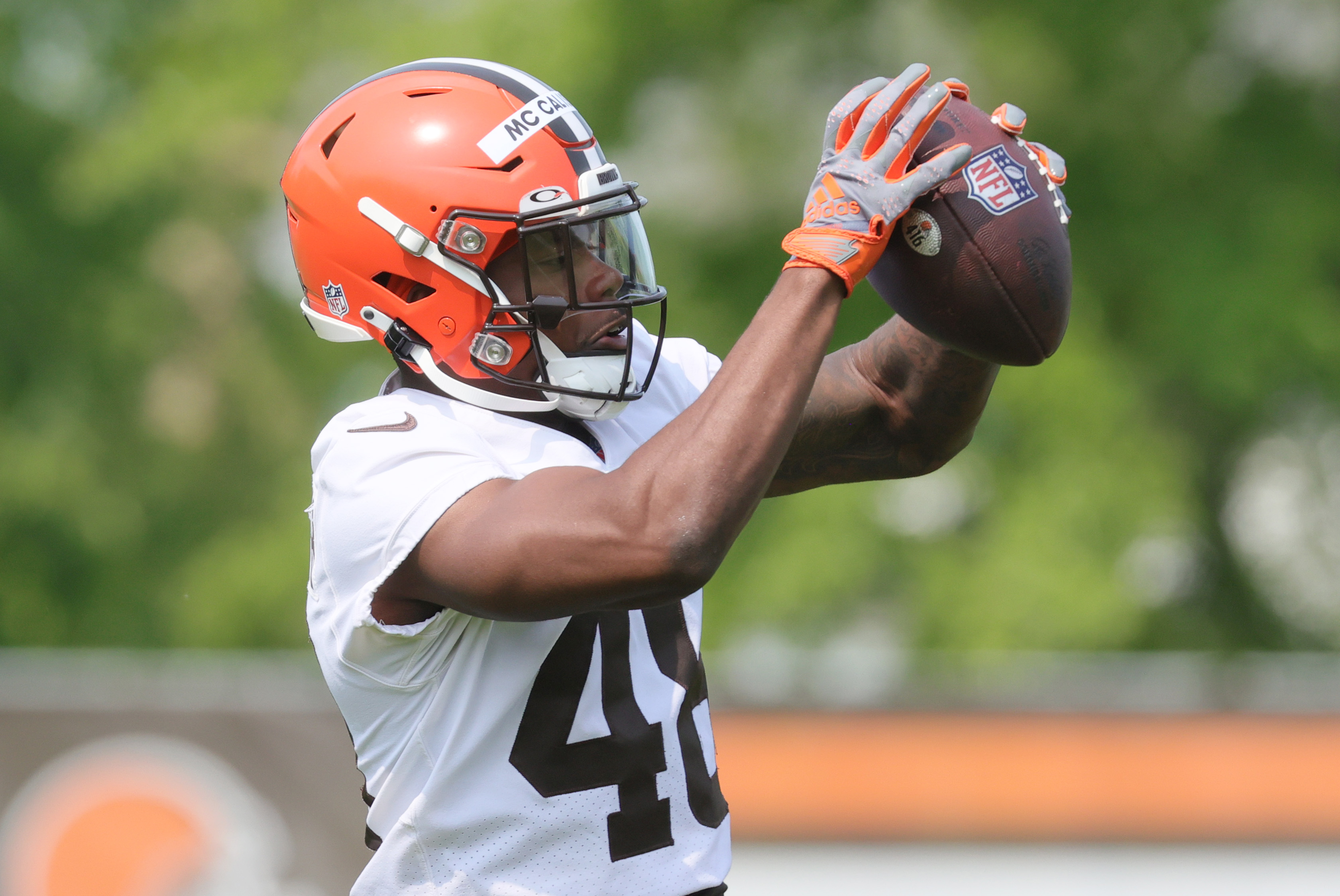 Which Browns offensive tackle is standing out in training camp? - cleveland .com