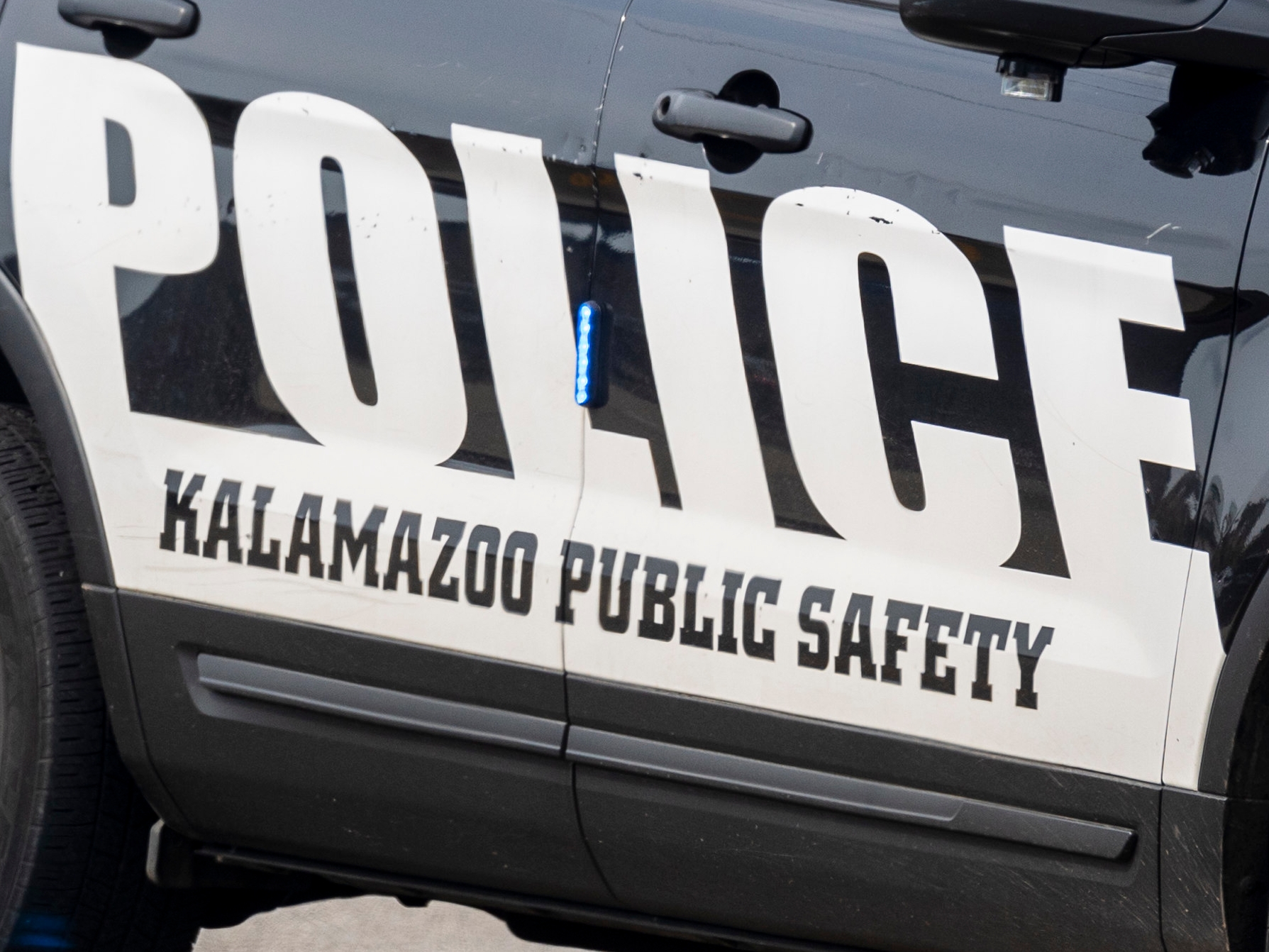 Serious car crash shuts down southern Kalamazoo intersection