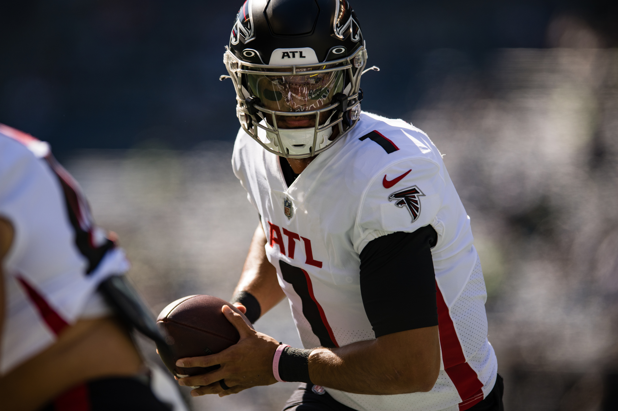 Atlanta Falcons tight end Kyle Pitts signs autographs before an