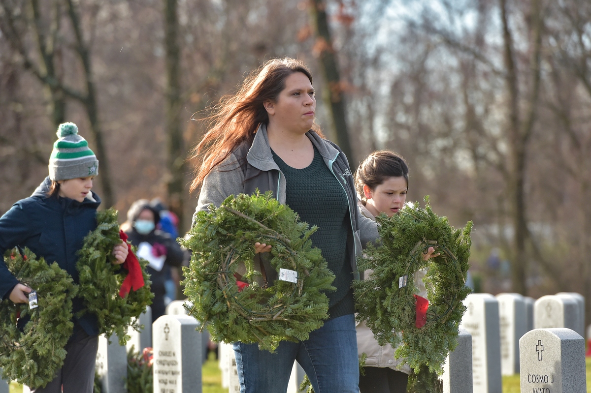 Wreaths across America at the Massachusetts Veterans Memorial Cemetery ...