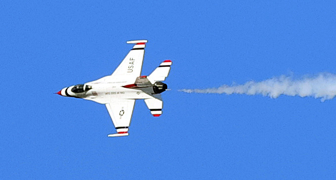 USAF Thunderbirds arrive in Cleveland to participate in the