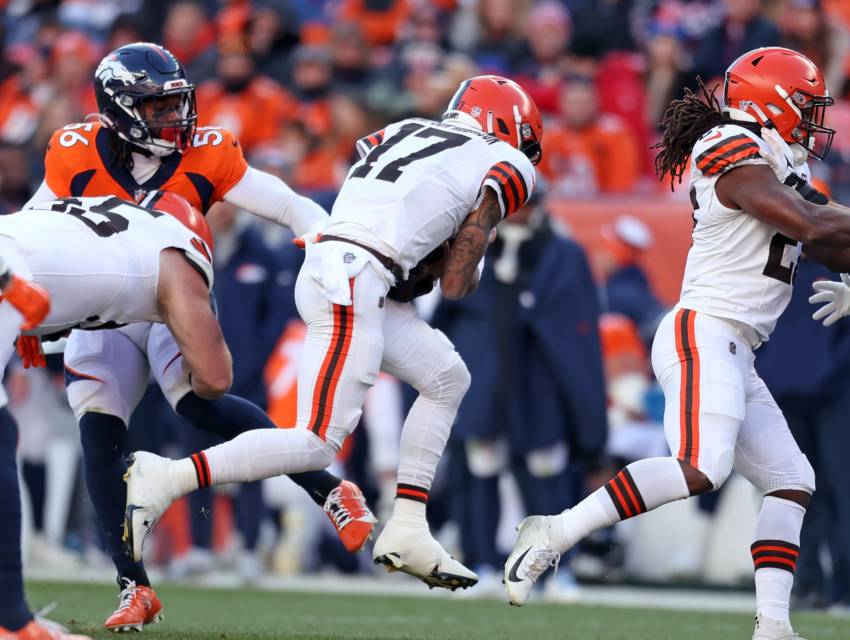 Cleveland Browns quarterback Dorian Thompson-Robinson vs. Denver ...