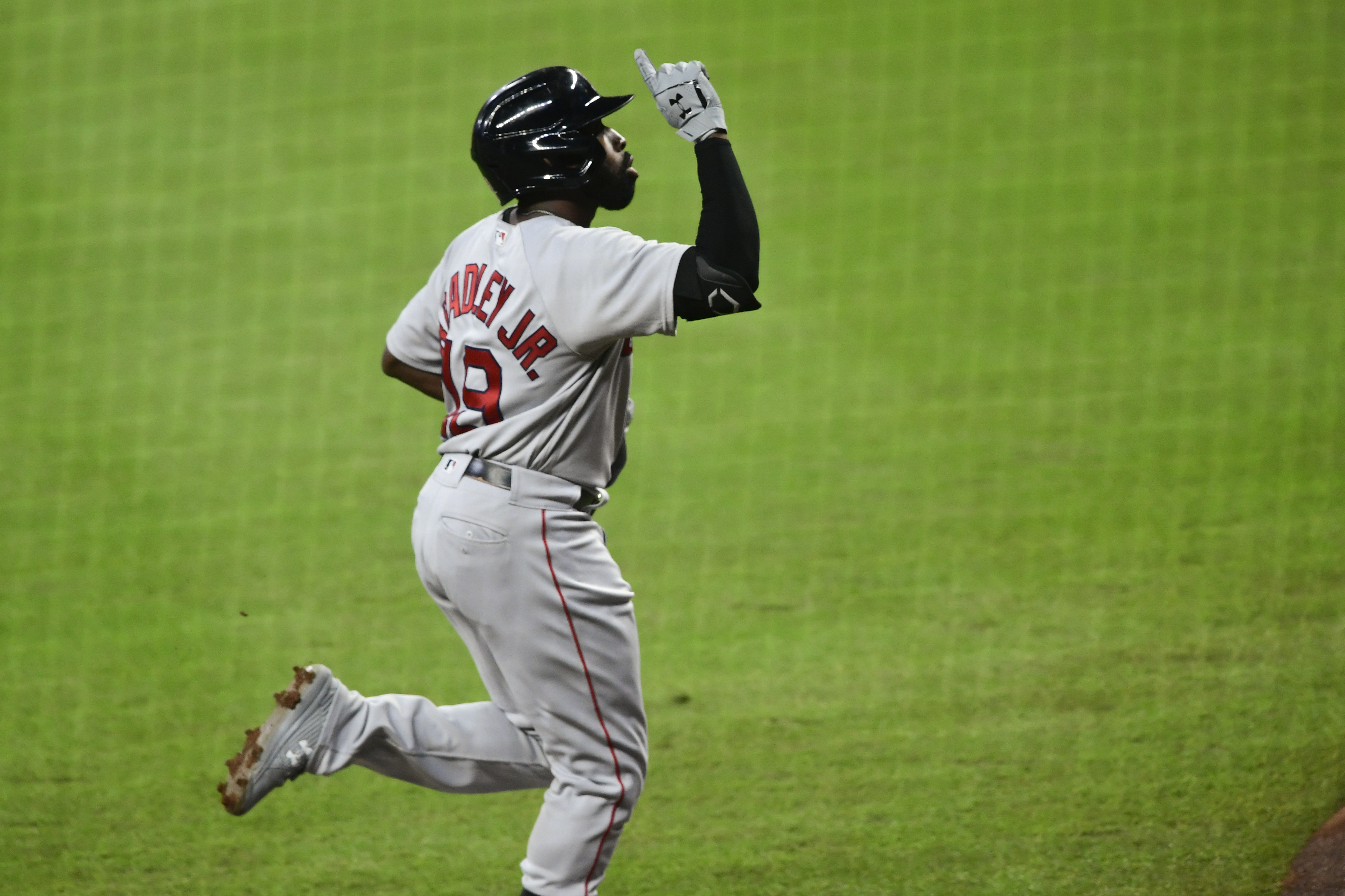 Red Sox center fielder Jackie Bradley Jr. makes amazing game