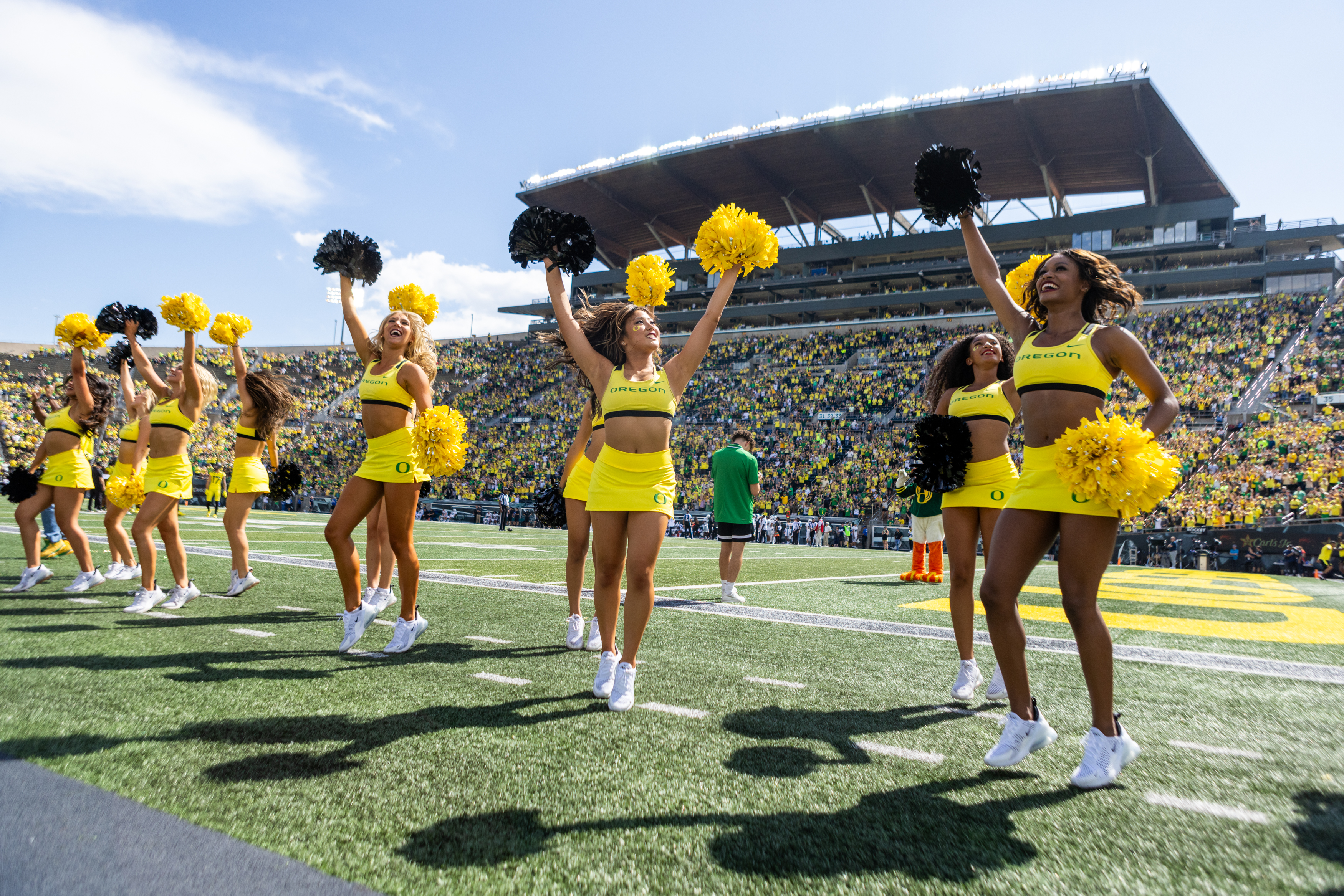 Vikings Football Opens At #15 Oregon Ducks This Week - Portland