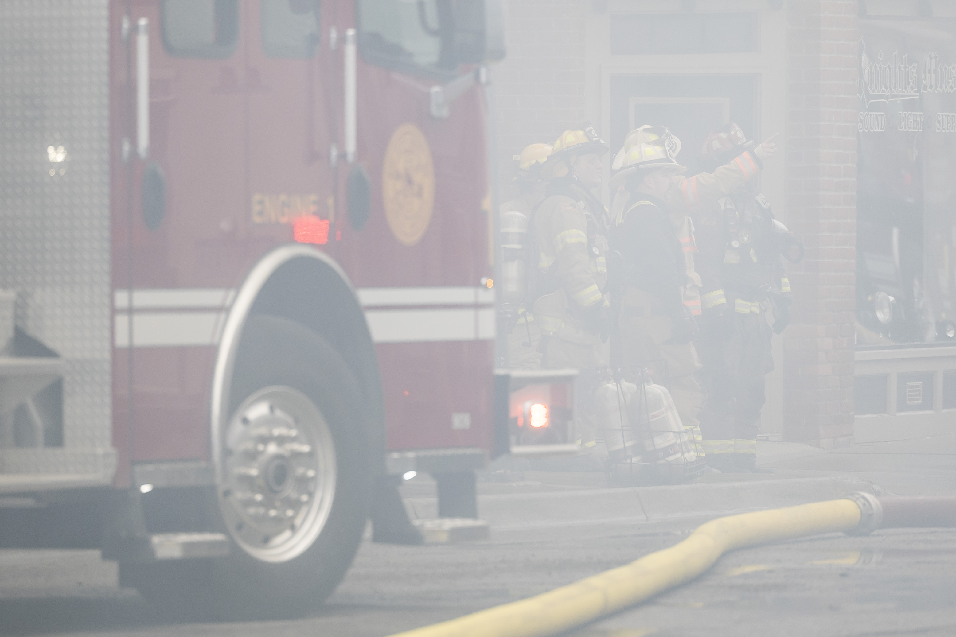 Fire and smoke engulf Mode’s Tavern in Bay City - mlive.com
