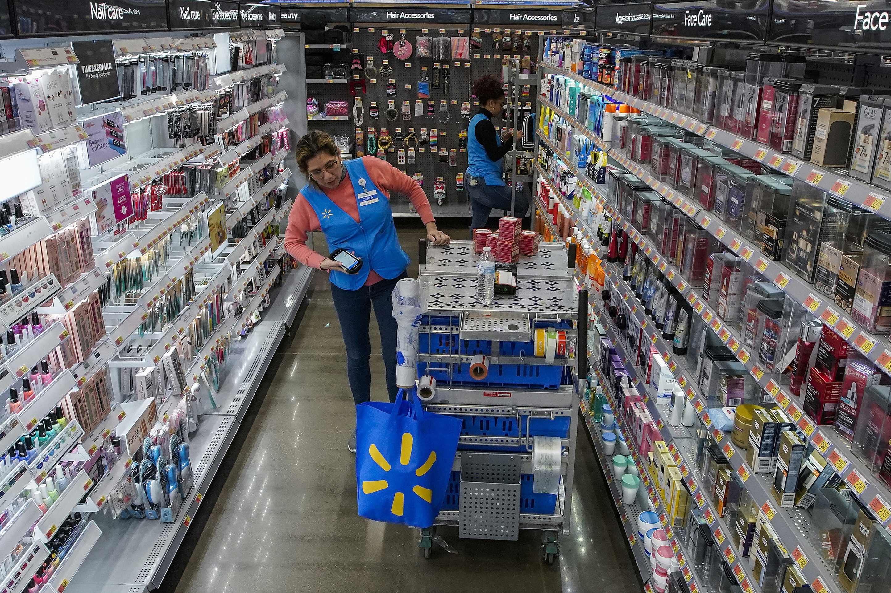 Walmart announces Everett store on Highway 99 will close on April