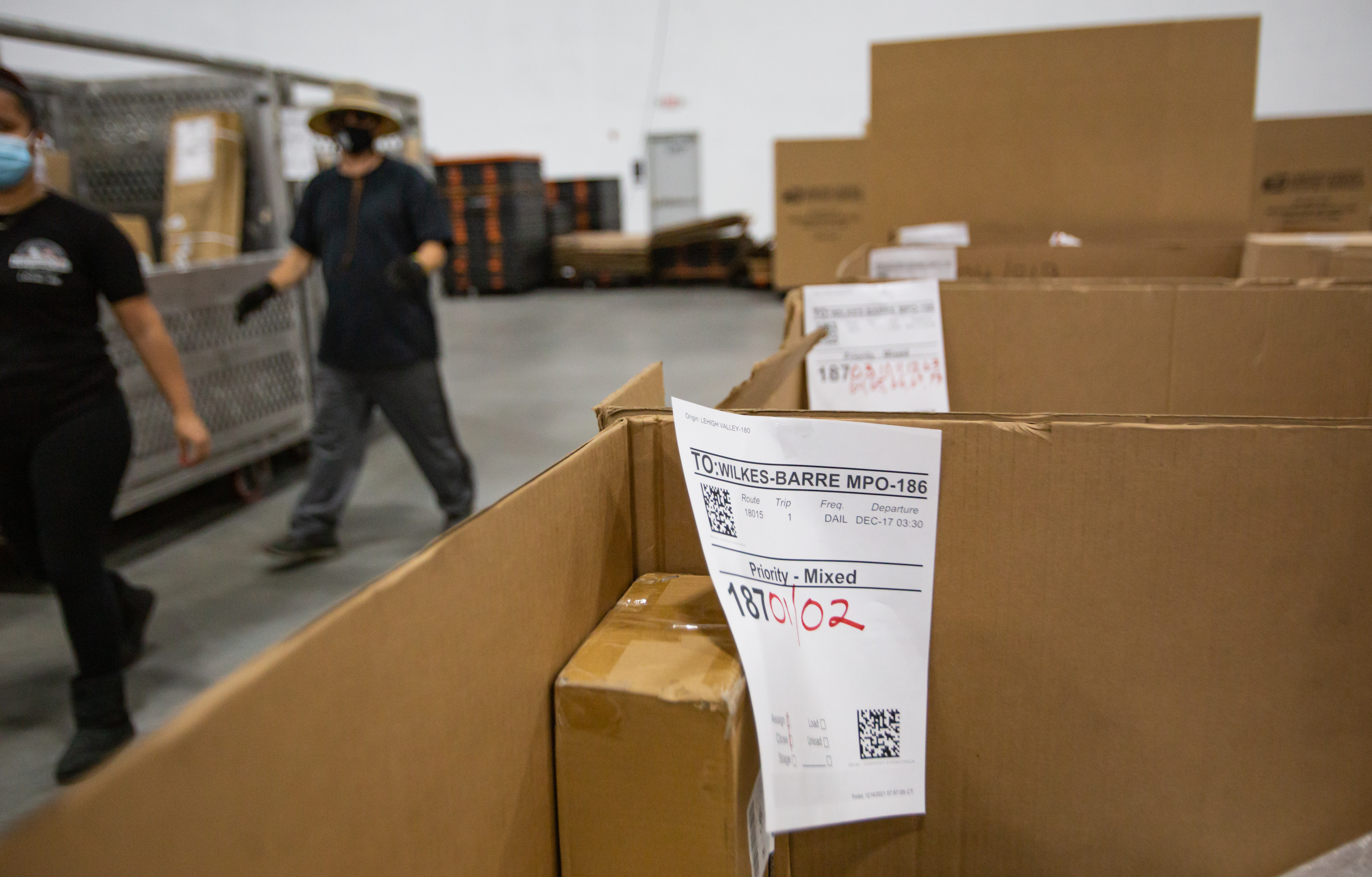 Christmas 2023 shipping deadlines: When to mail packages, cards