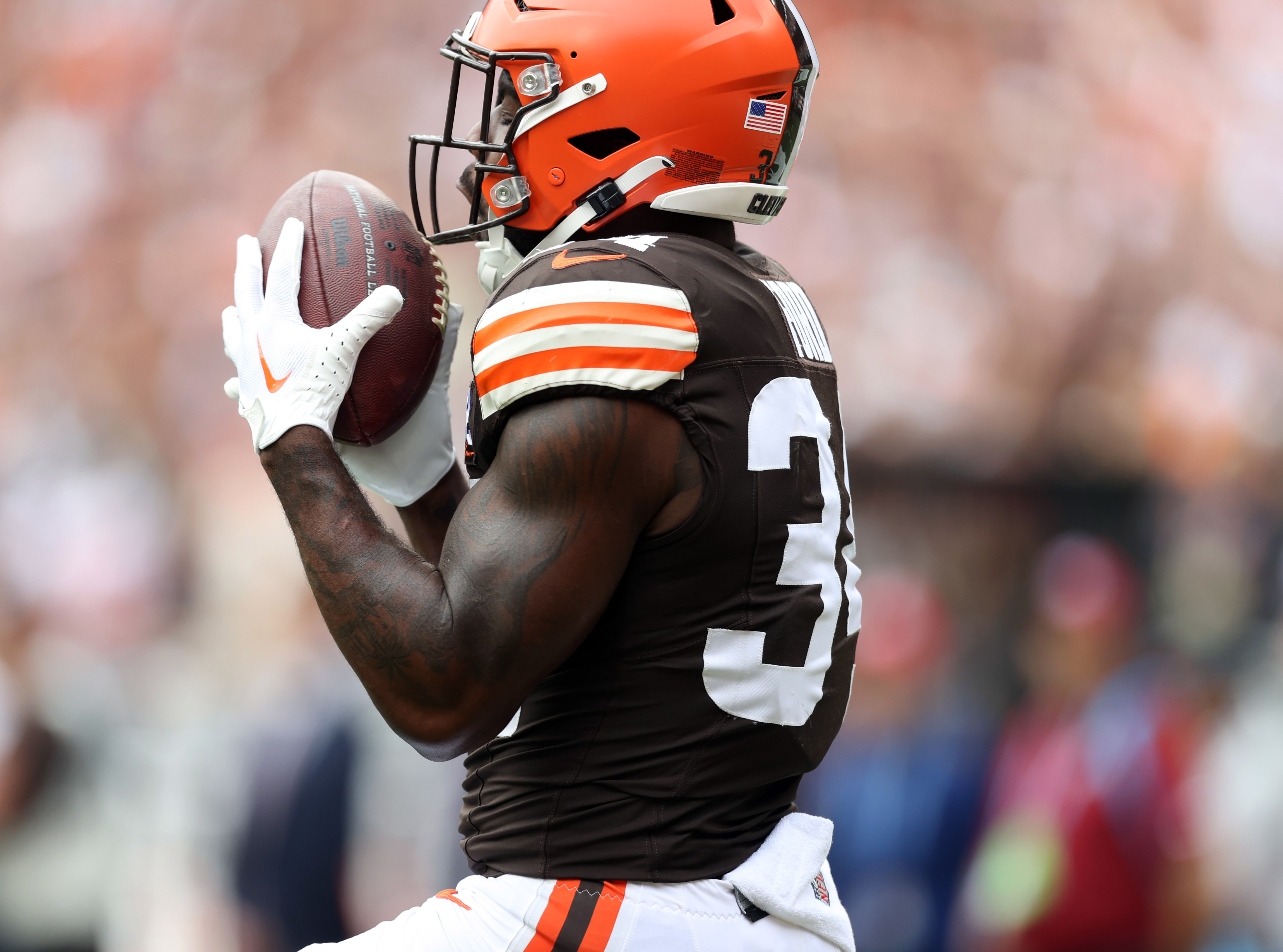 Cleveland Browns running back Jerome Ford returns, pass rusher