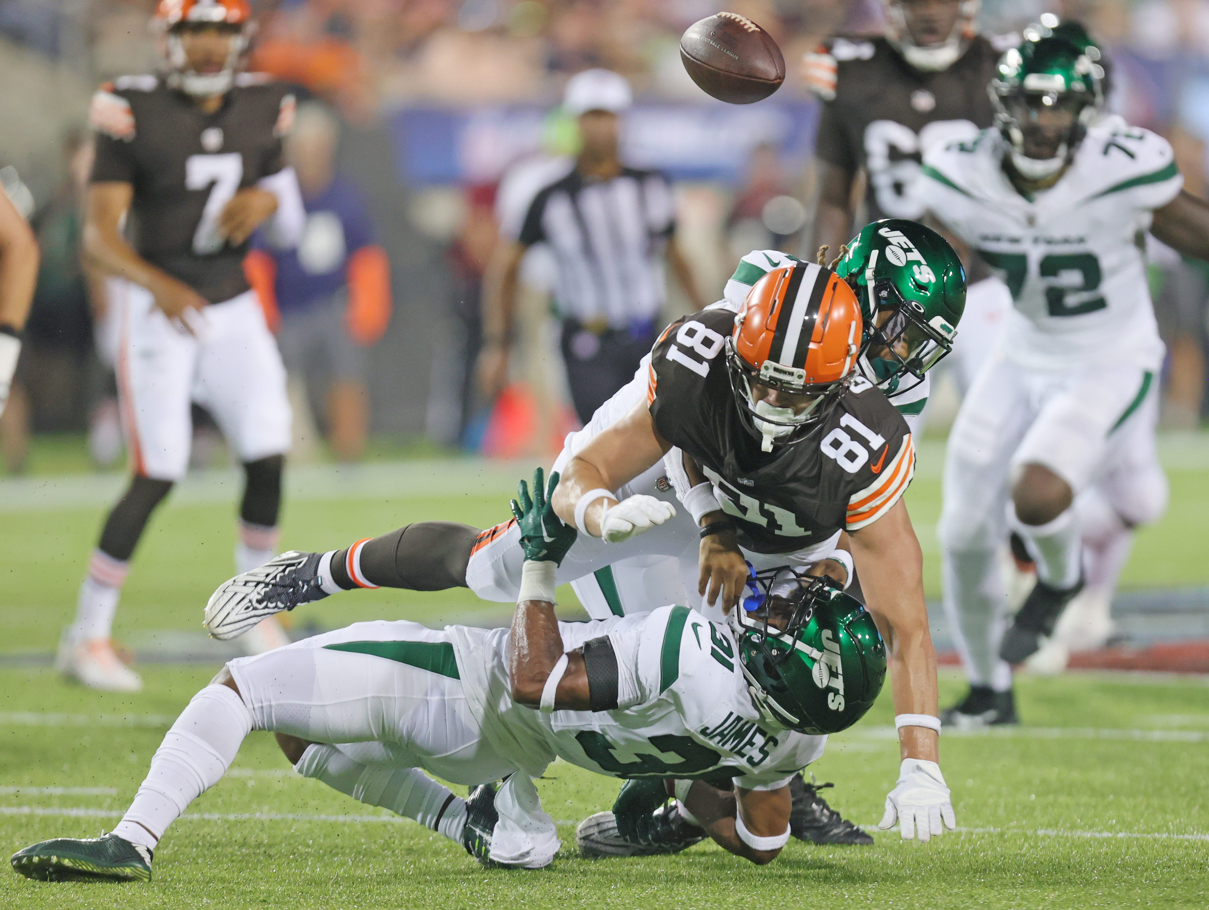 Cleveland Browns tight end Thomas Greaney (81) lines up for a play